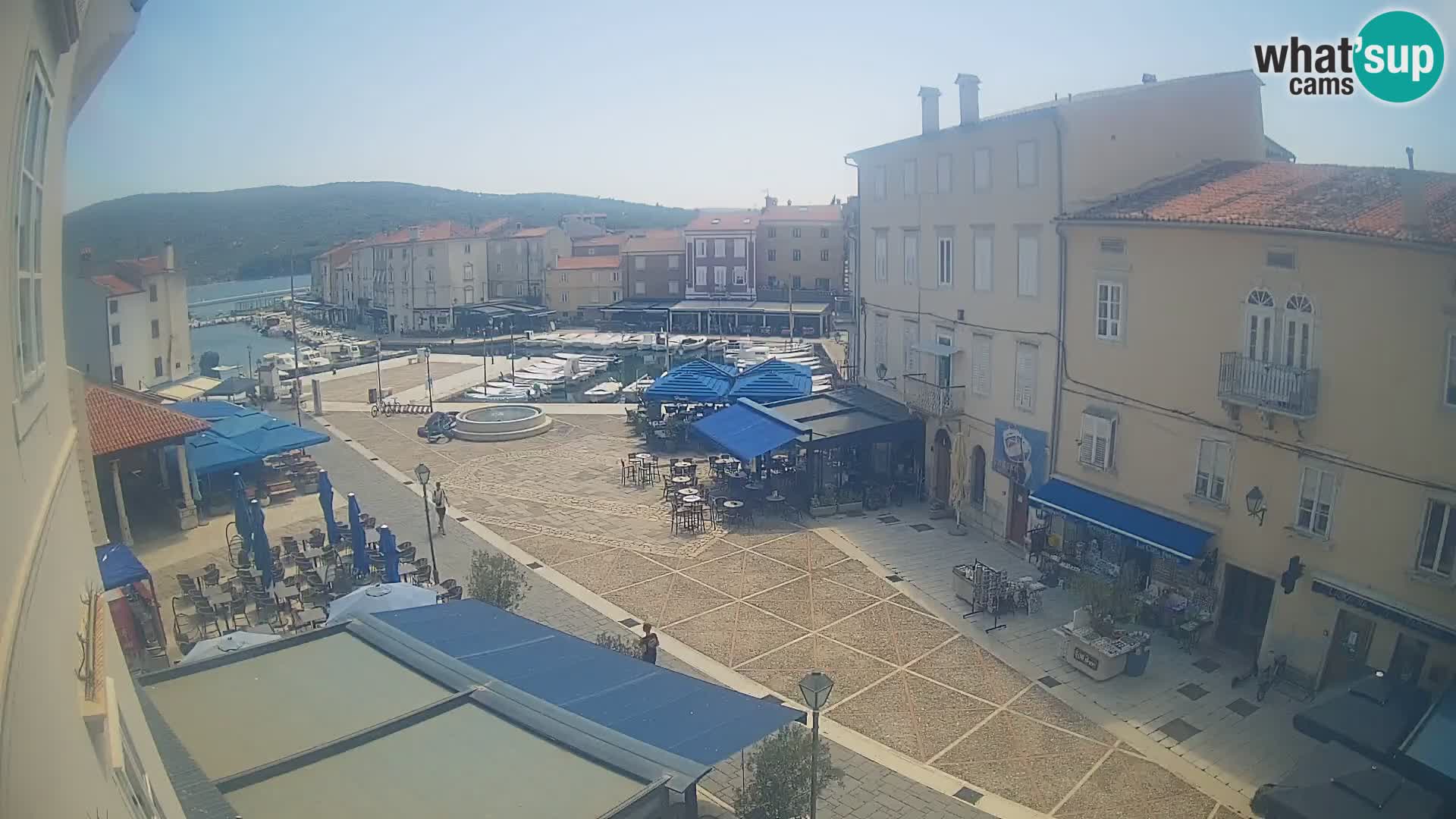 LIVE cam Cres city – place principale et “mandrač” – île de Cres – Croatie