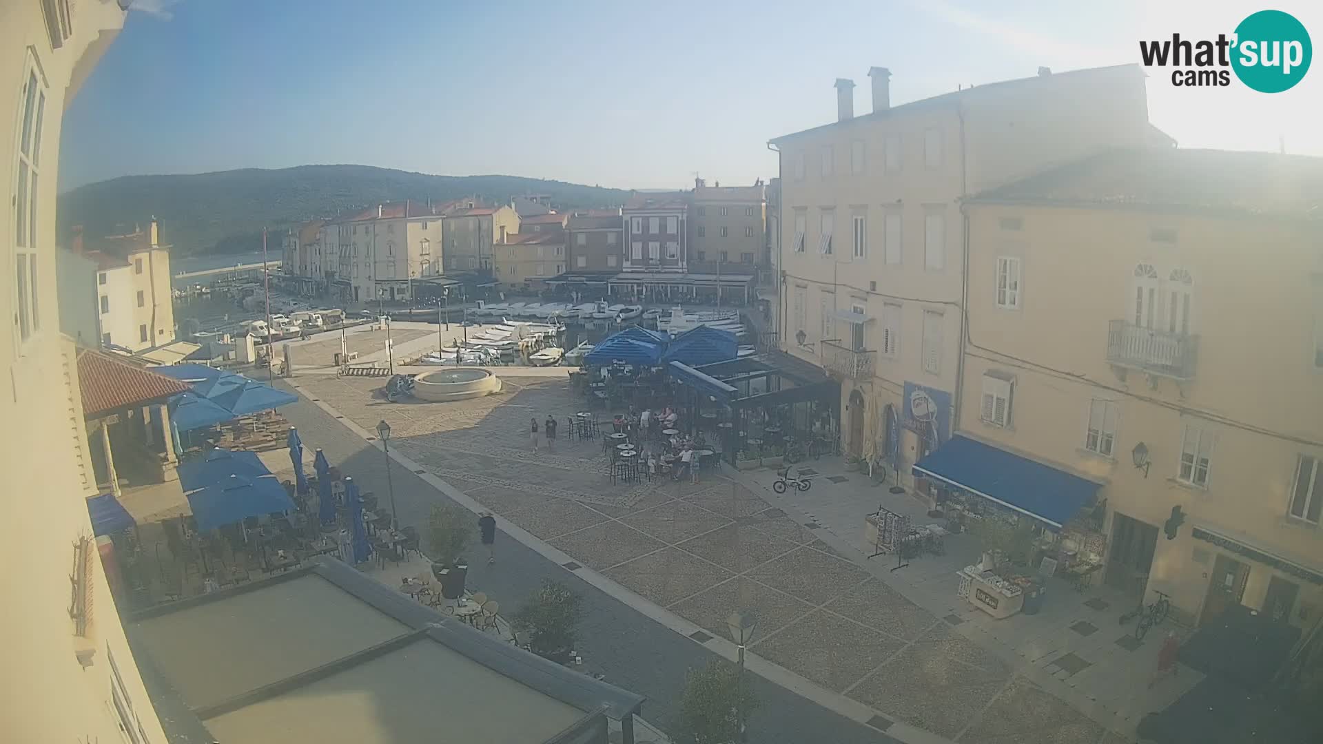 LIVE cam Cres Stadt – Hauptplatz und “mandrač” – Cres Insel – Kroatien