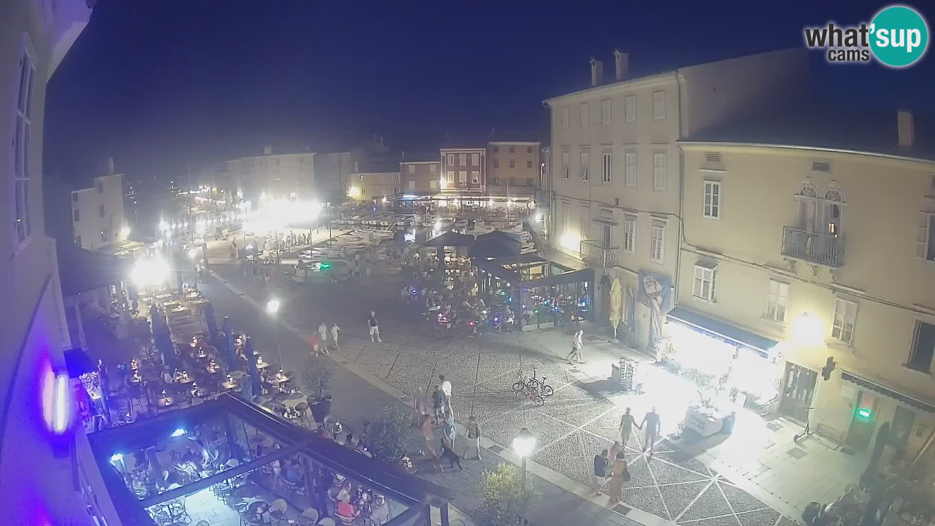 Kamera v ŽIVO Cres mesto – glavni trg in “mandrač” – otok Cres – Hrvaška