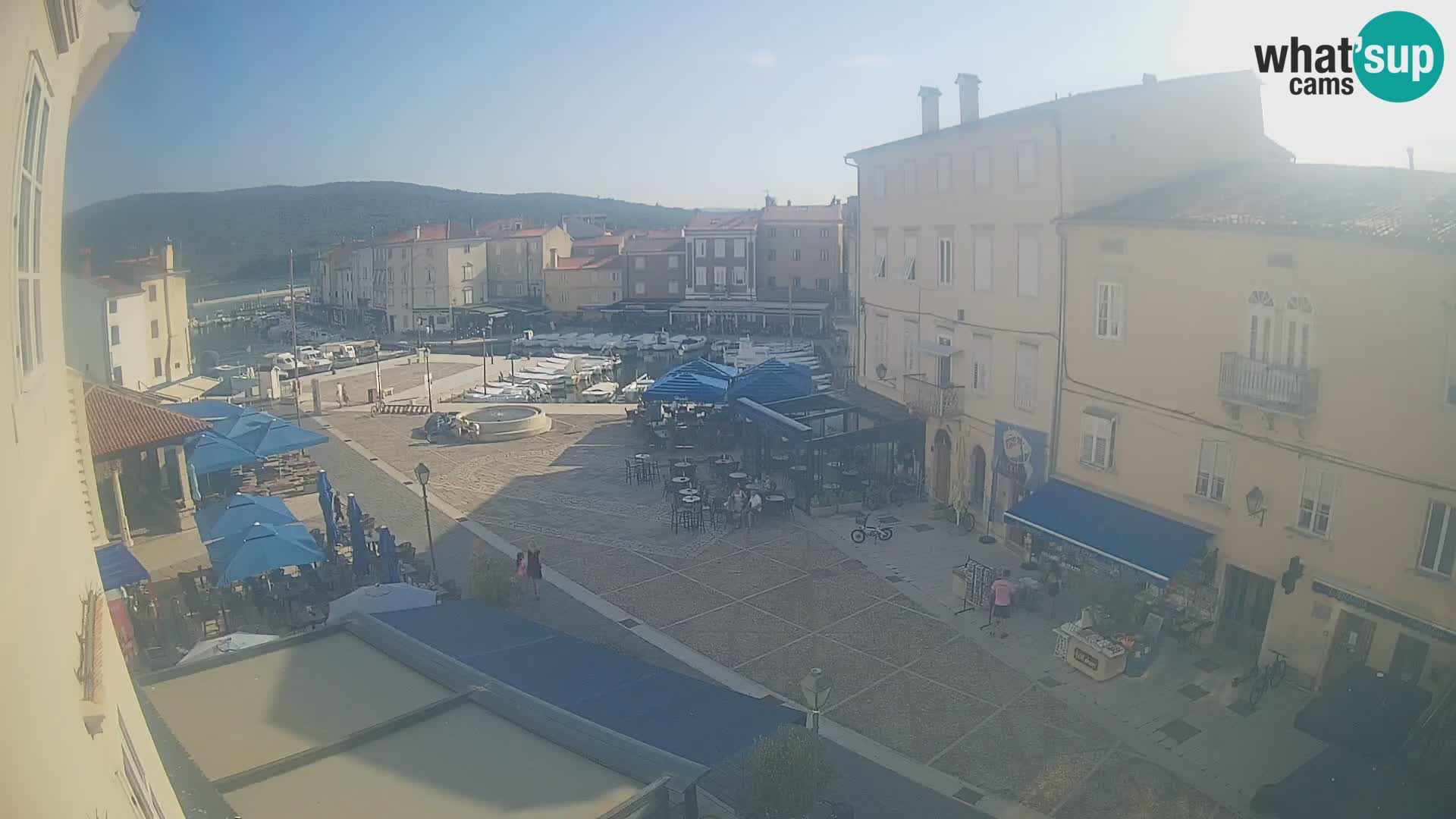 LIVE cam Cres city – place principale et “mandrač” – île de Cres – Croatie