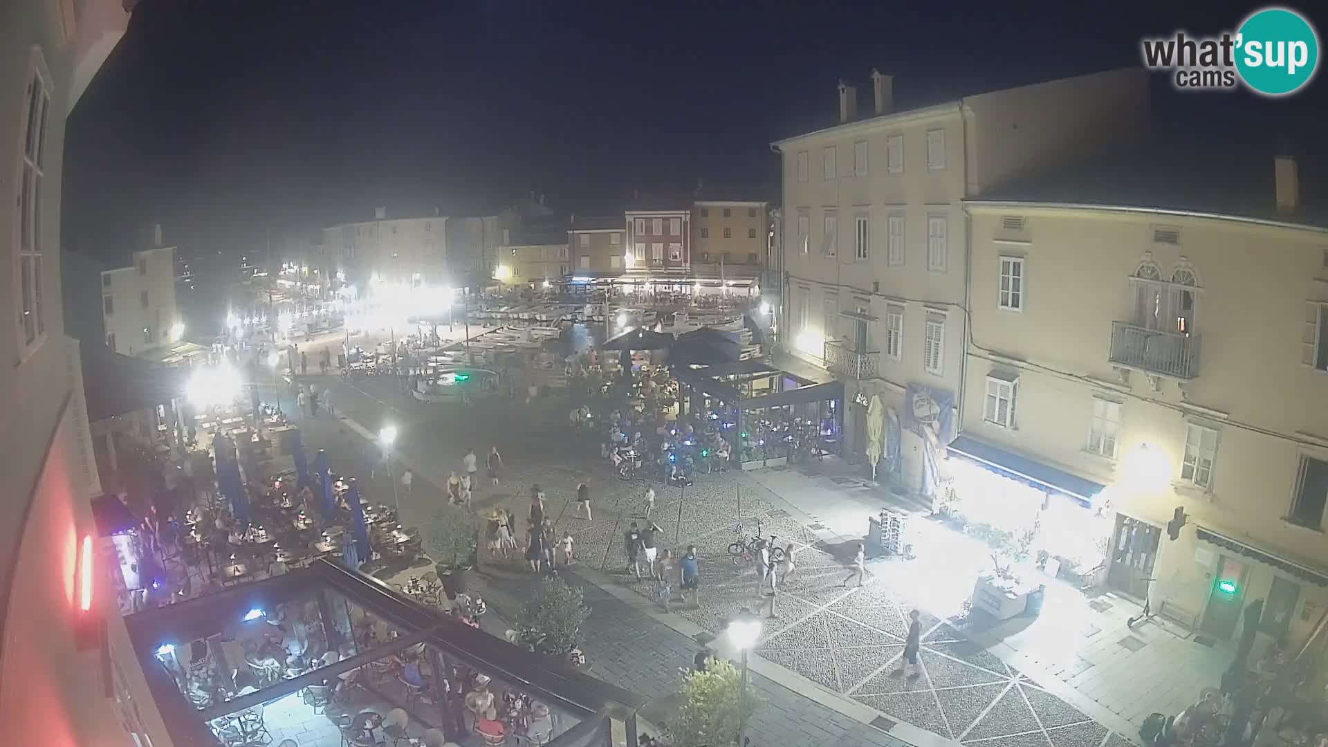 Cámara en vivo ciudad de Cres – plaza principal y “mandrač” – isla de Cres – Croacia