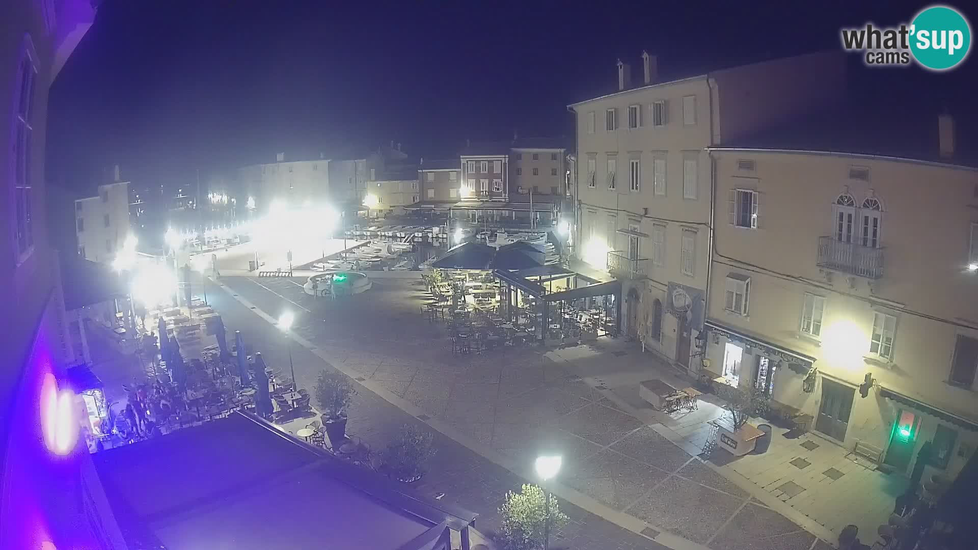 V ŽIVO spletna kamera Cres mesto – glavni trg in “mandrač” – otok Cres – Hrvaška