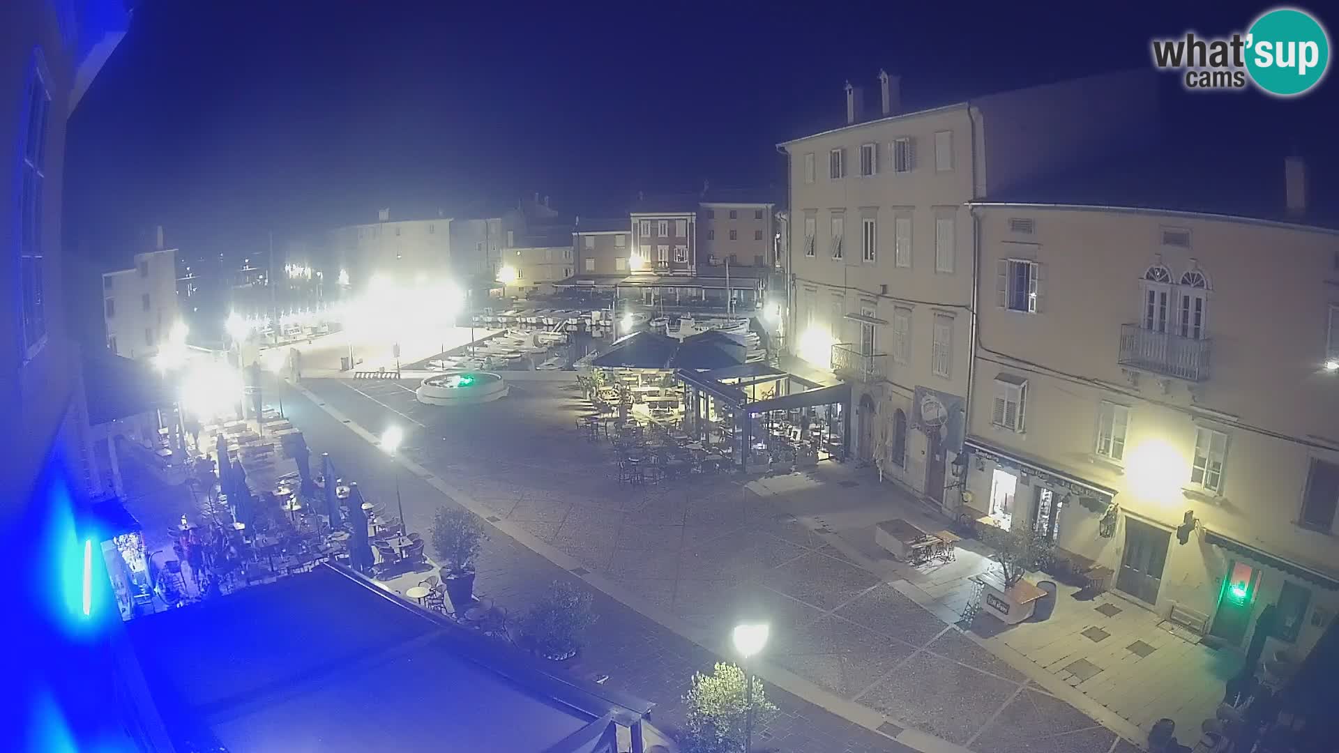 Web kamera Grad Cres – glavni trg i “mandrač” – otok Cres