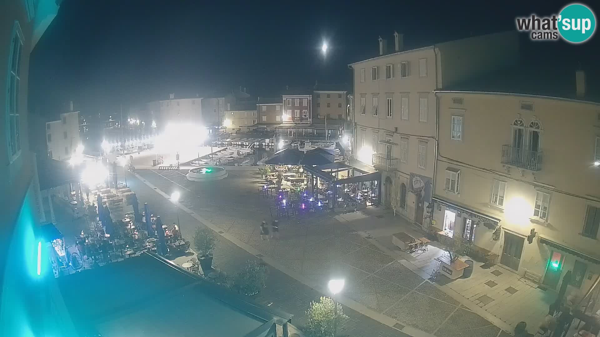 Kamera v ŽIVO Cres mesto – glavni trg in “mandrač” – otok Cres – Hrvaška