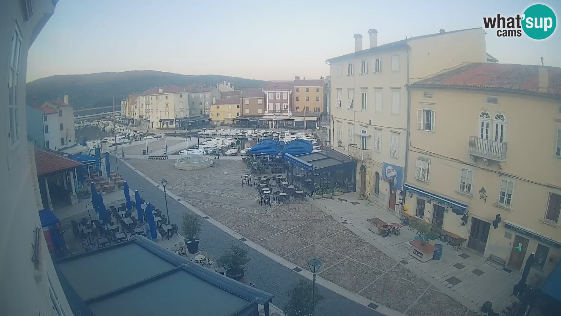 LIVE cam Cres Stadt – Hauptplatz und “mandrač” – Cres Insel – Kroatien
