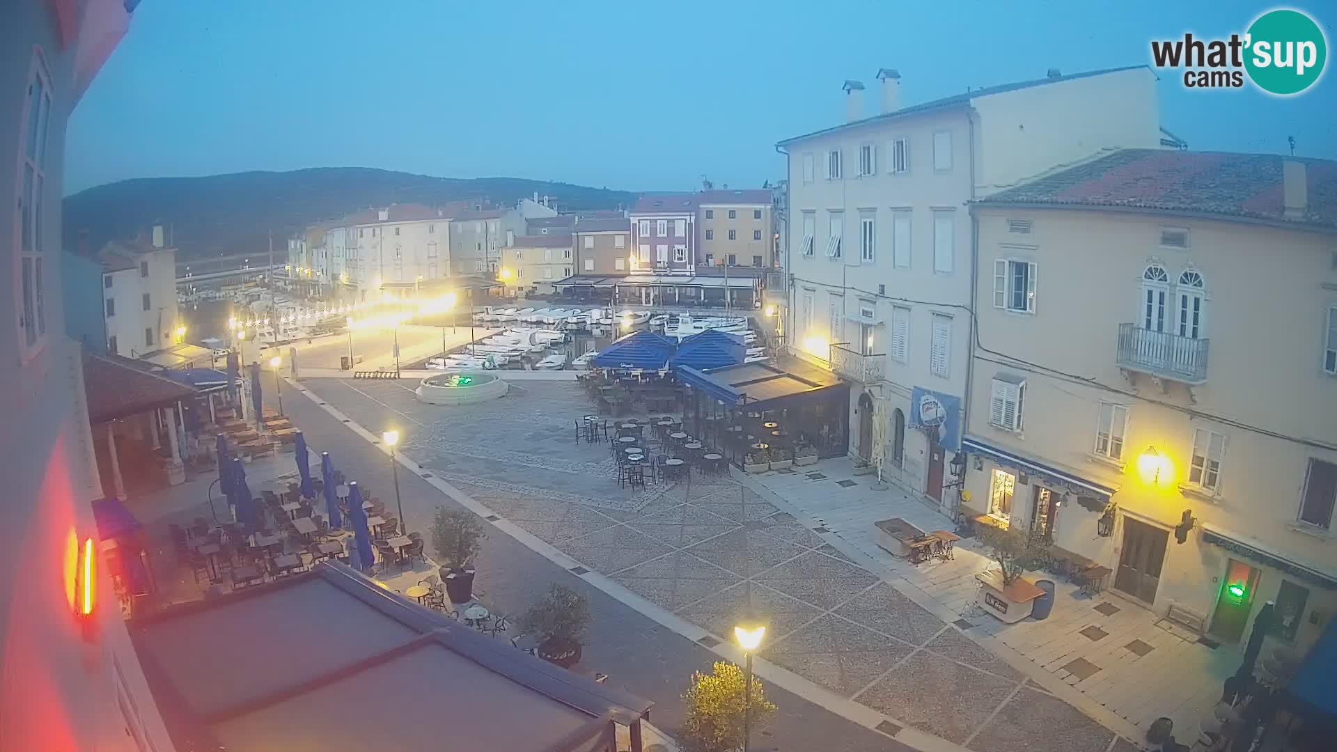 LIVE cam Cres city – place principale et “mandrač” – île de Cres – Croatie