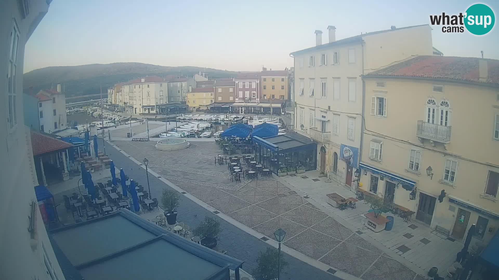 Cámara en vivo ciudad de Cres – plaza principal y “mandrač” – isla de Cres – Croacia