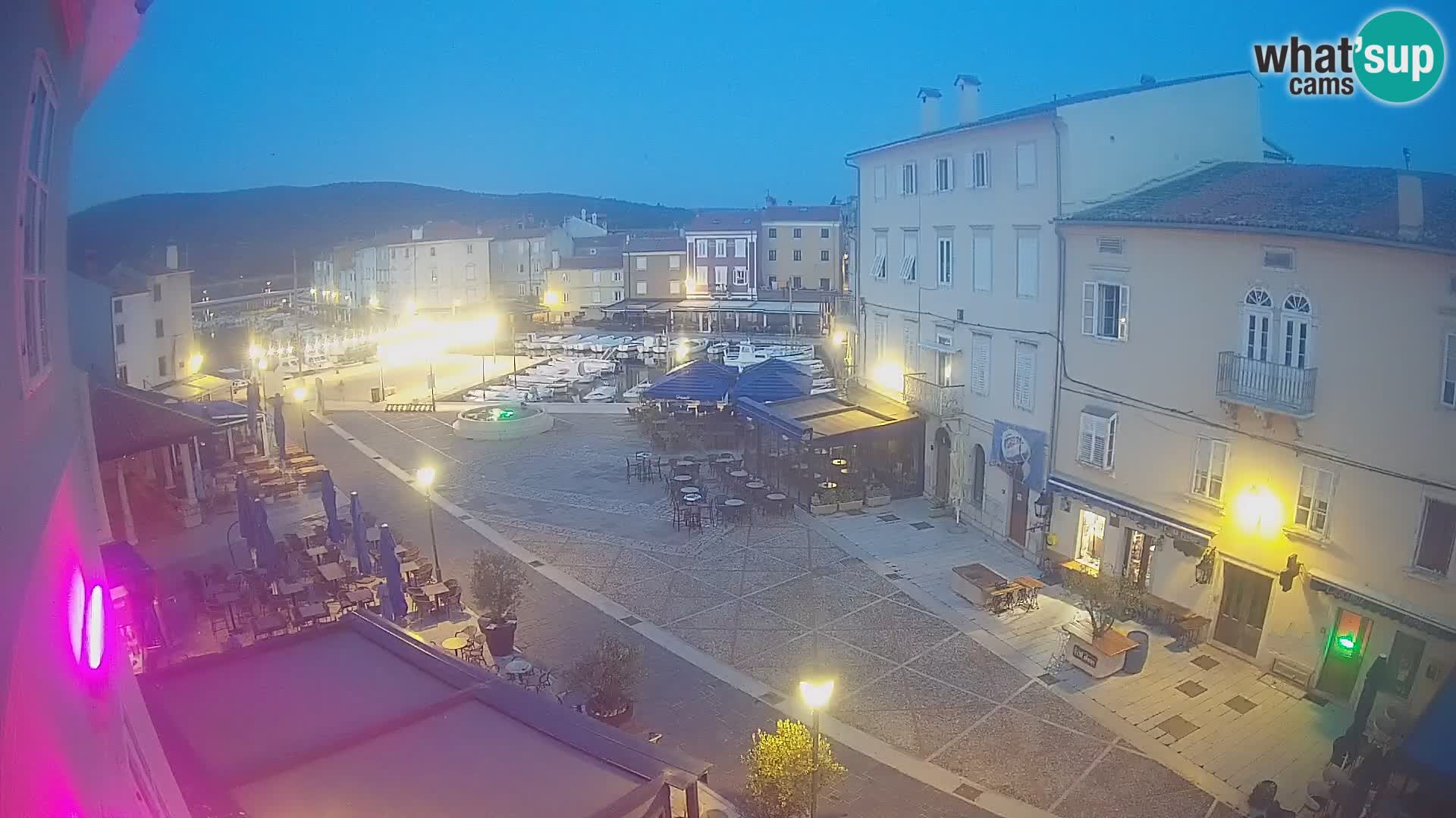 LIVE cam Cres Stadt – Hauptplatz und “mandrač” – Cres Insel – Kroatien