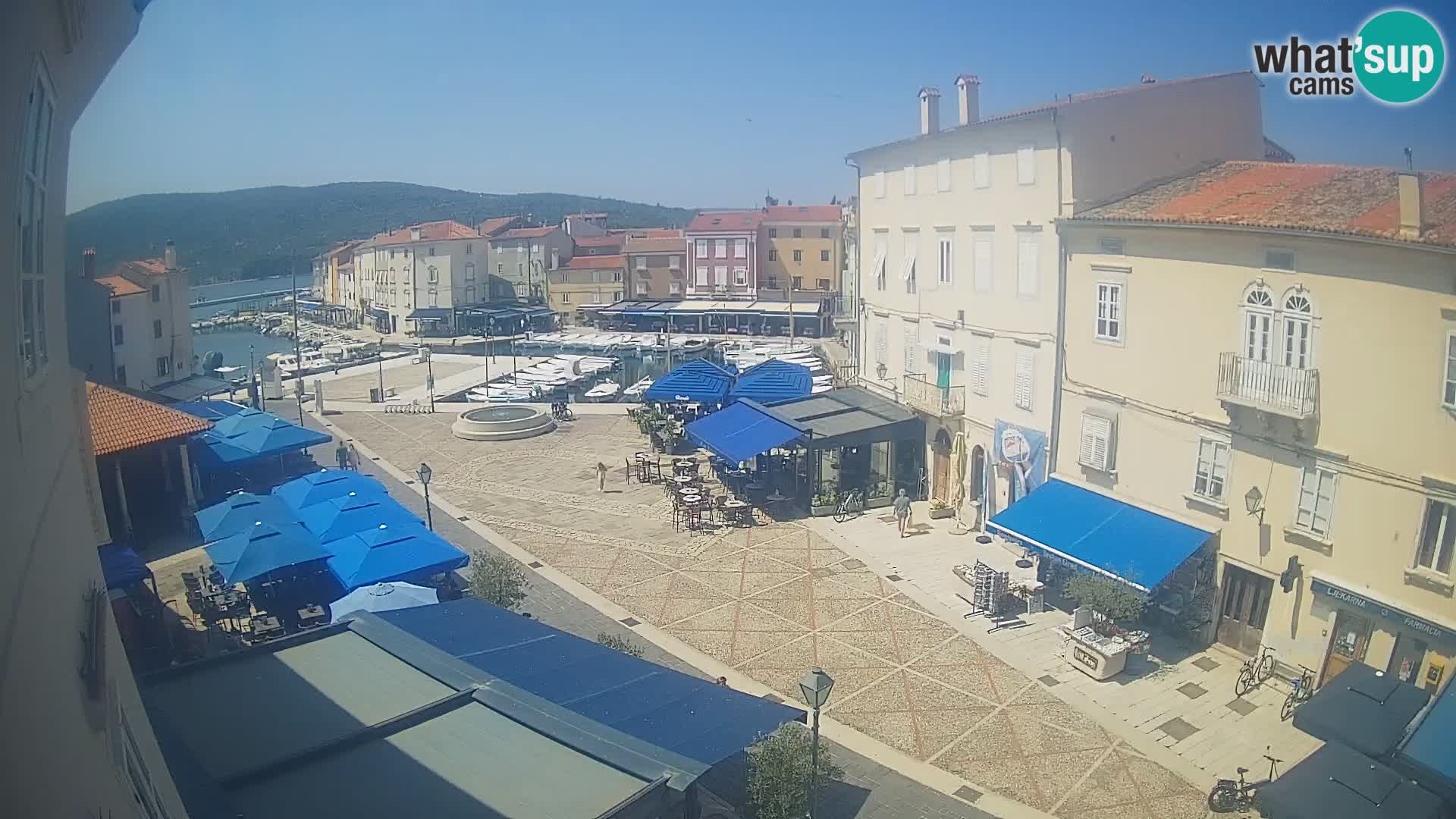 Kamera v ŽIVO Cres mesto – glavni trg in “mandrač” – otok Cres – Hrvaška