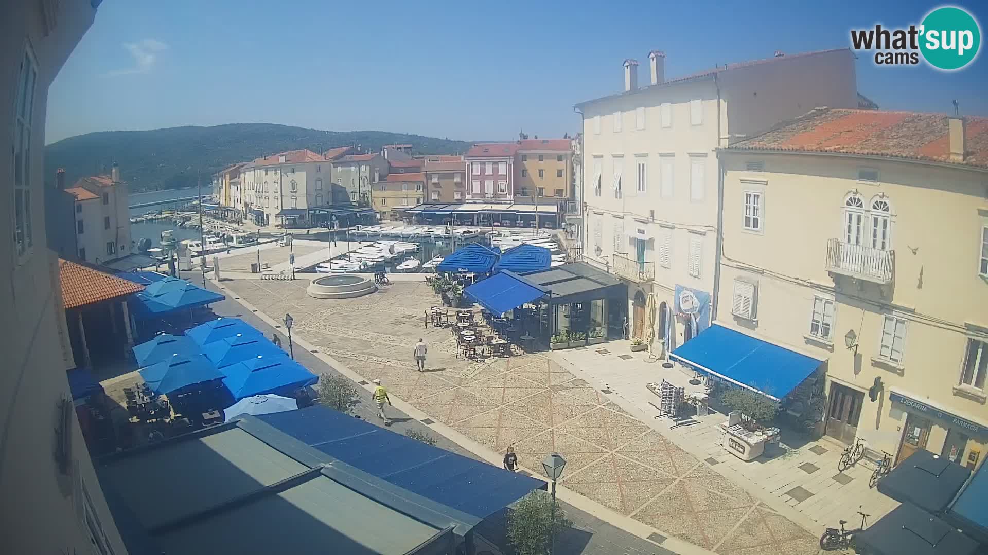 Kamera v ŽIVO Cres mesto – glavni trg in “mandrač” – otok Cres – Hrvaška