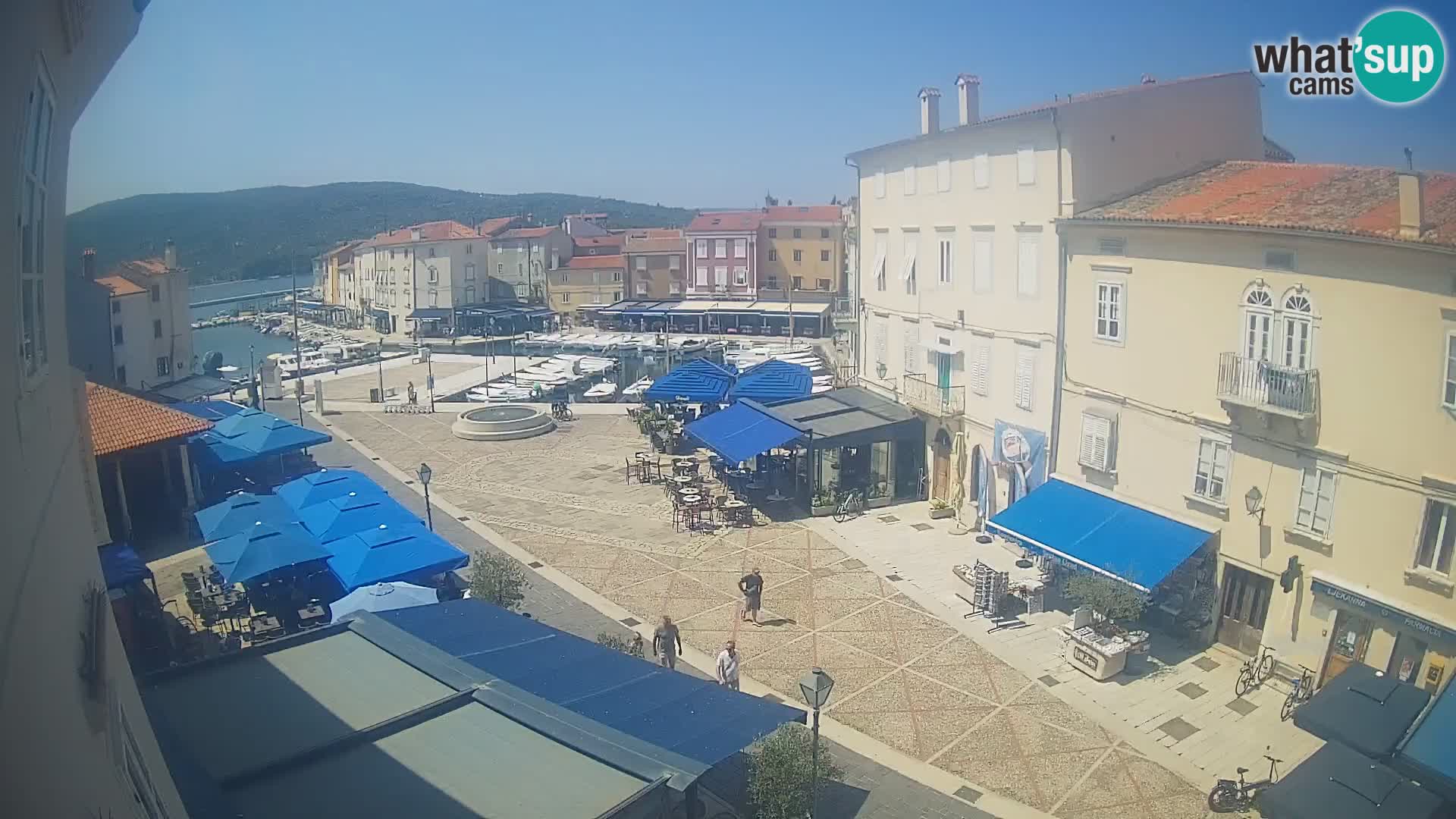 Kamera v ŽIVO Cres mesto – glavni trg in “mandrač” – otok Cres – Hrvaška