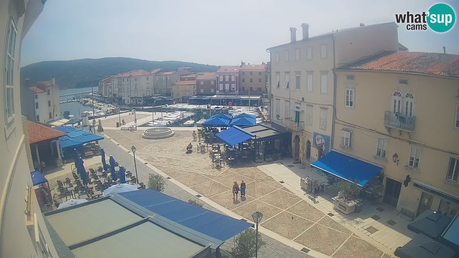 Cámara en vivo ciudad de Cres – plaza principal y “mandrač” – isla de Cres – Croacia