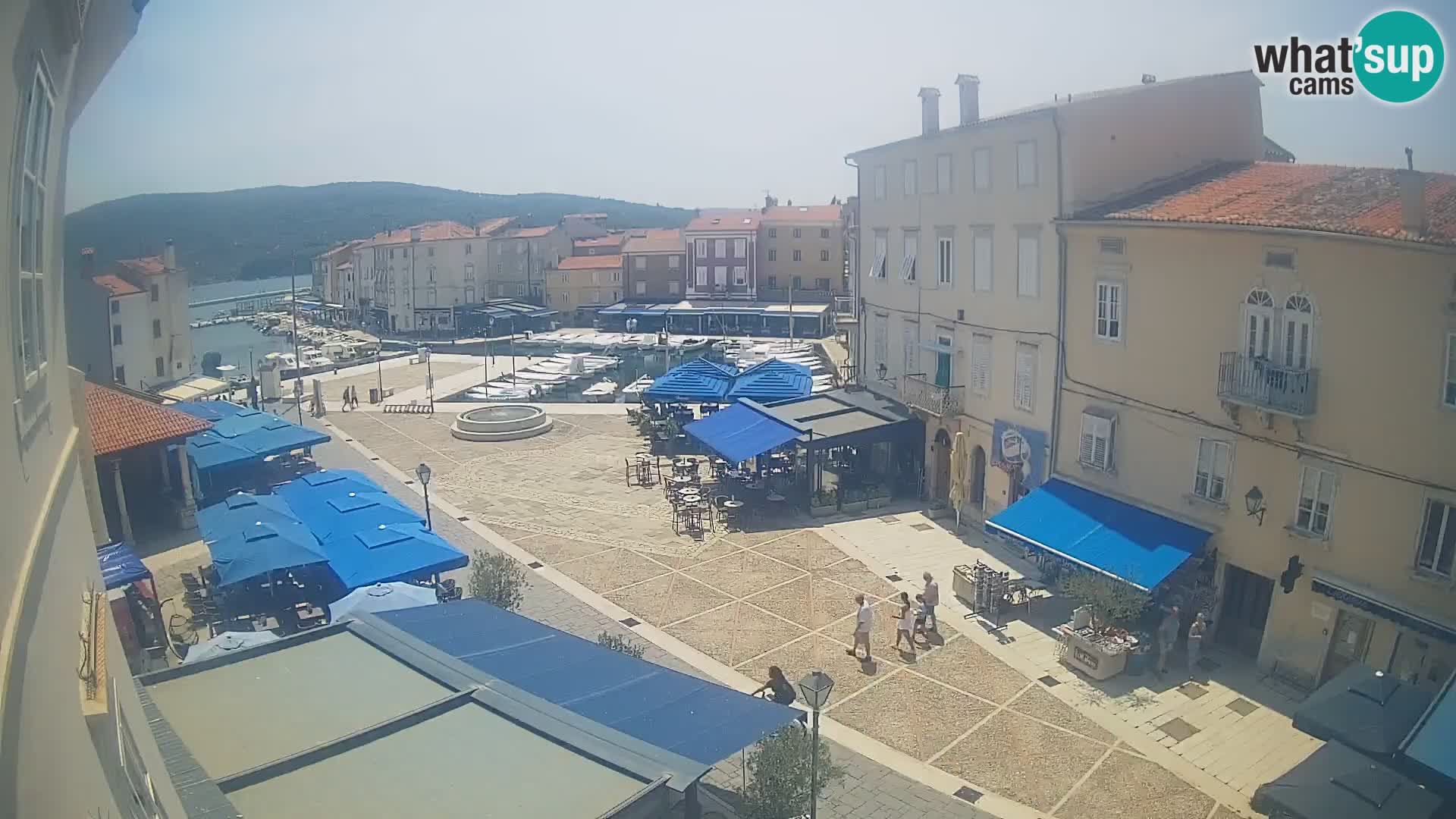 LIVE cam Cres city – place principale et “mandrač” – île de Cres – Croatie