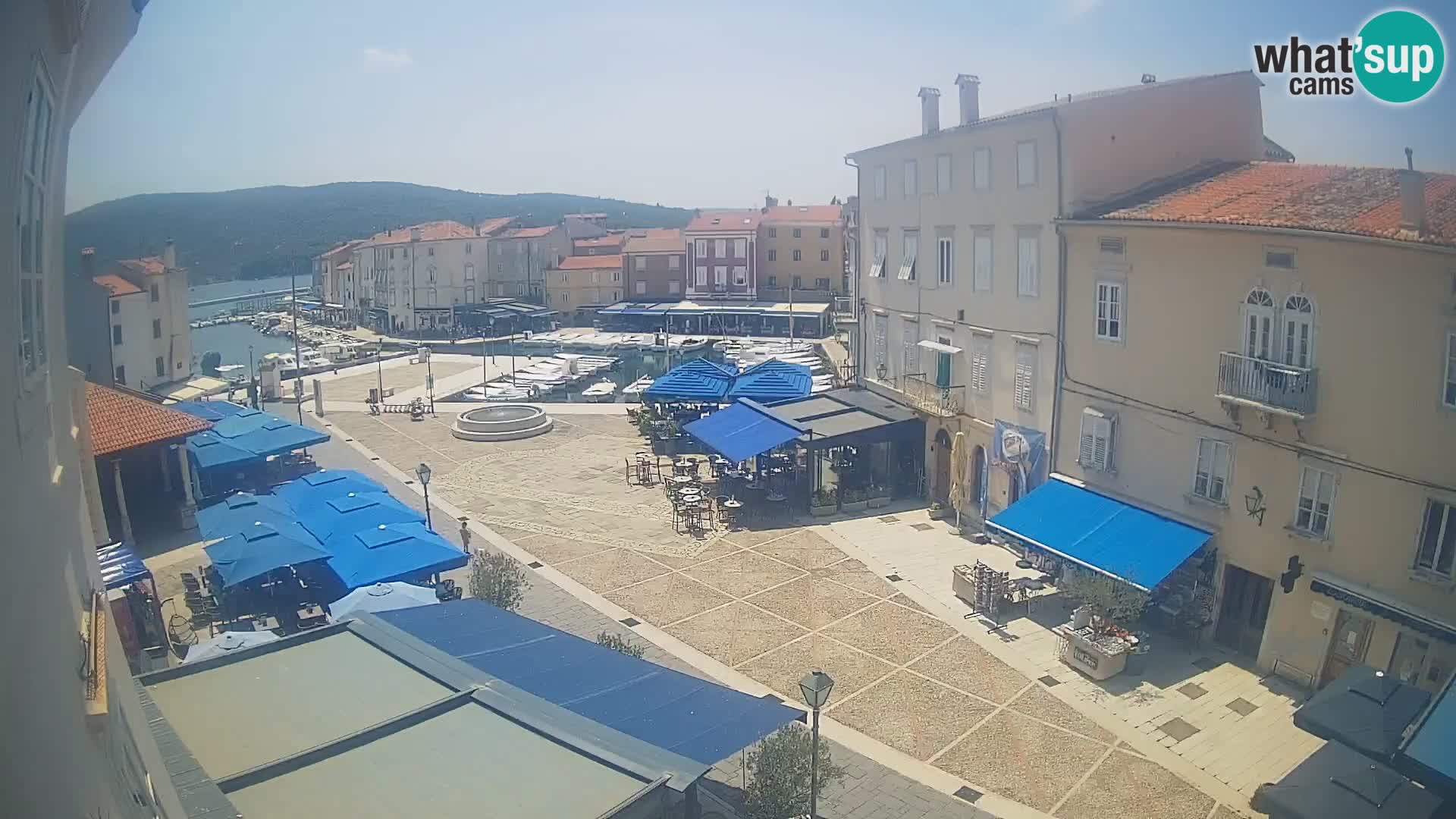 Cámara en vivo ciudad de Cres – plaza principal y “mandrač” – isla de Cres – Croacia