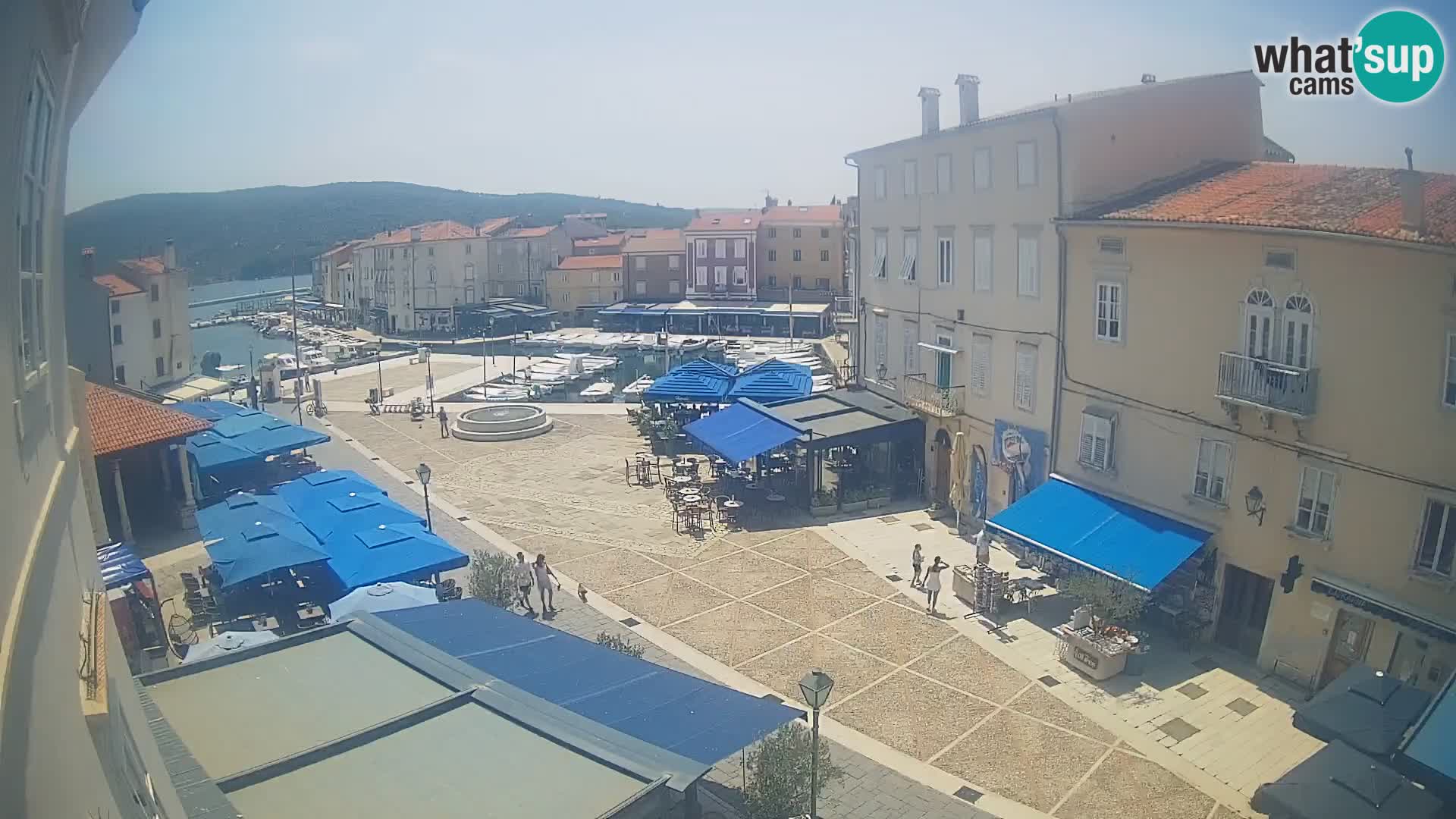Cámara en vivo ciudad de Cres – plaza principal y “mandrač” – isla de Cres – Croacia
