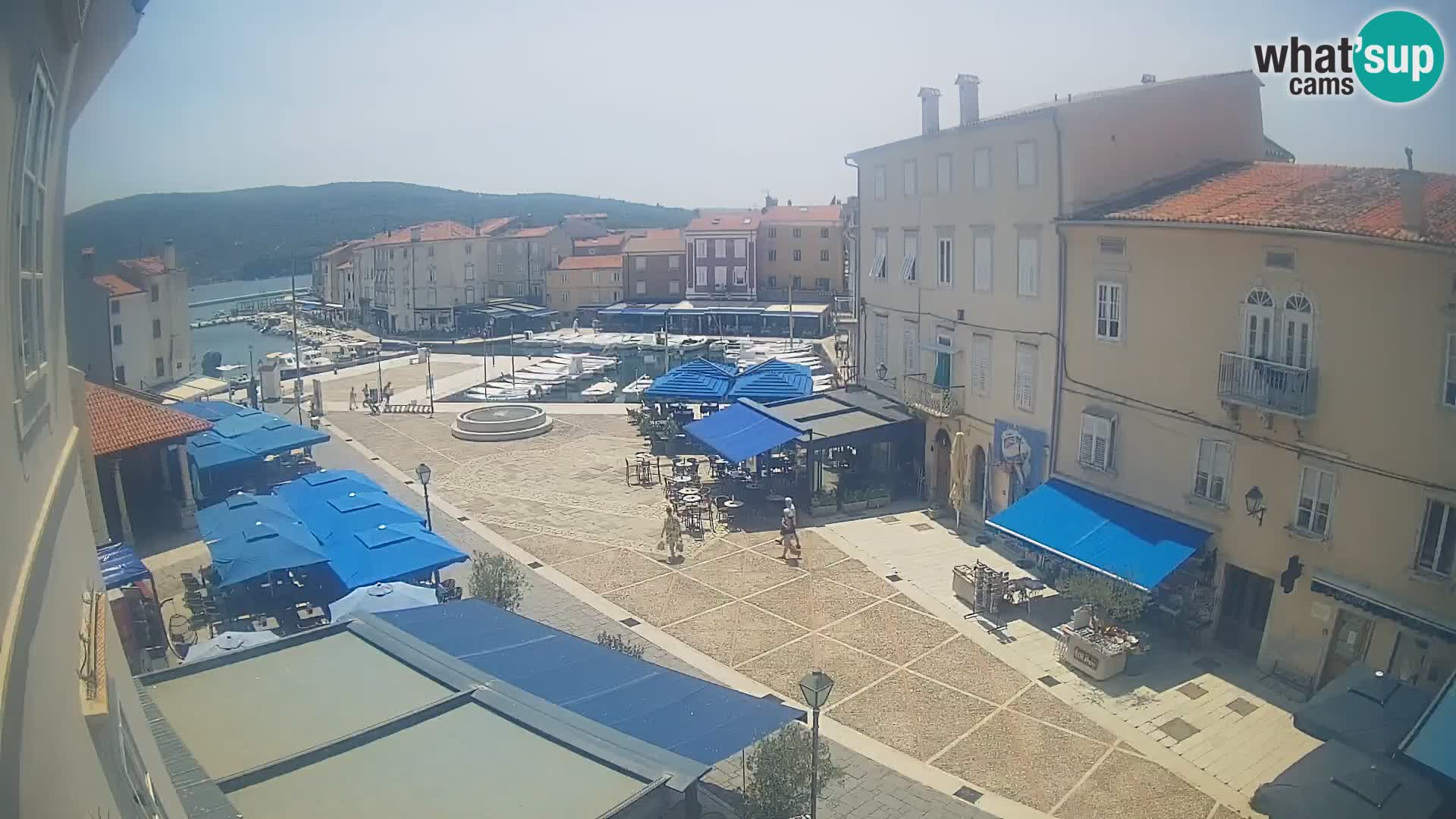 Cámara en vivo ciudad de Cres – plaza principal y “mandrač” – isla de Cres – Croacia