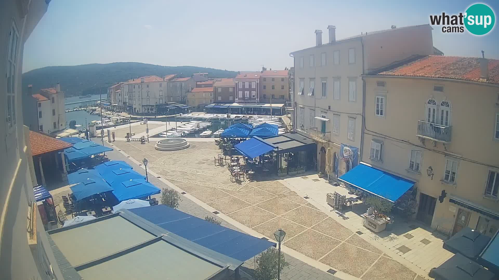 LIVE cam Cres city – place principale et “mandrač” – île de Cres – Croatie