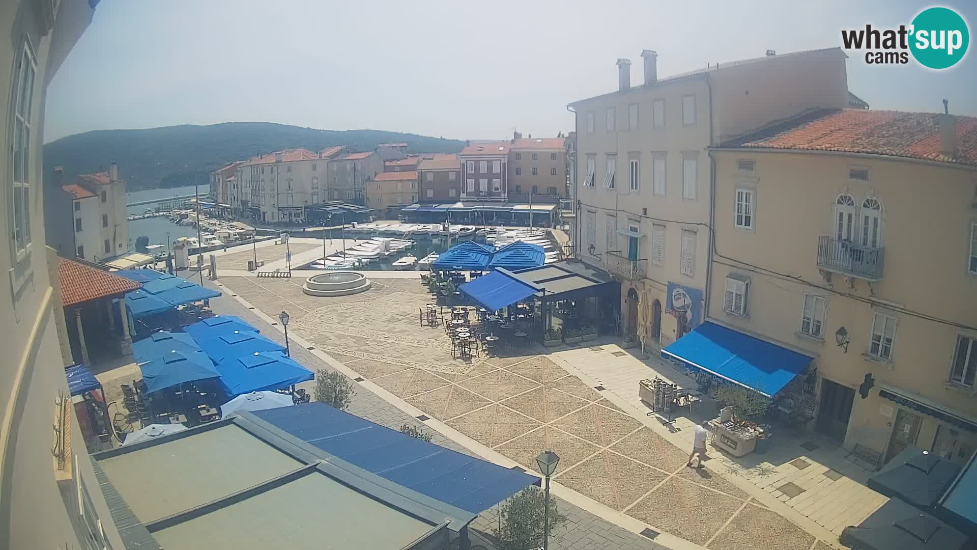LIVE cam Cres city – place principale et “mandrač” – île de Cres – Croatie