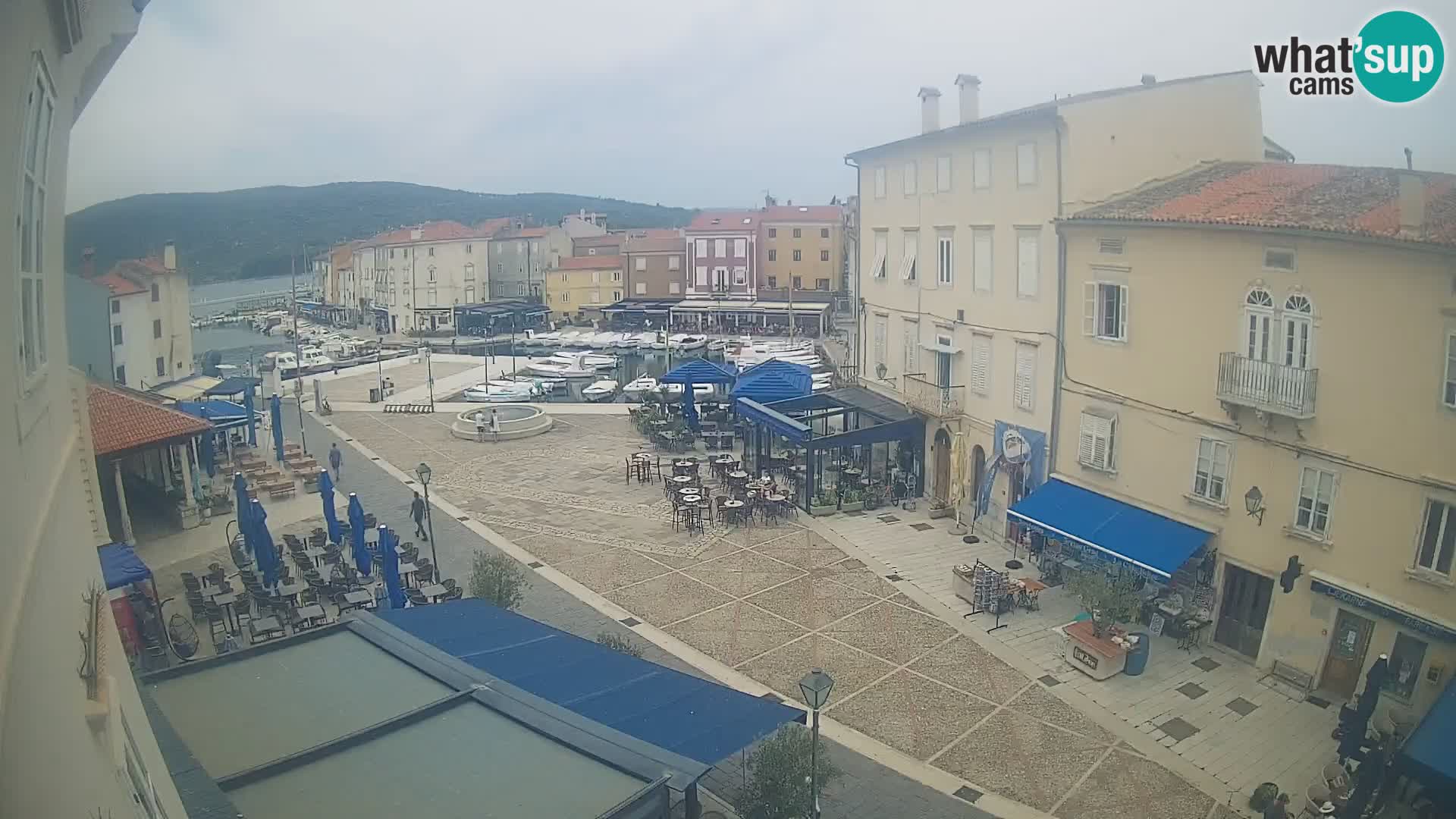Cámara en vivo ciudad de Cres – plaza principal y “mandrač” – isla de Cres – Croacia