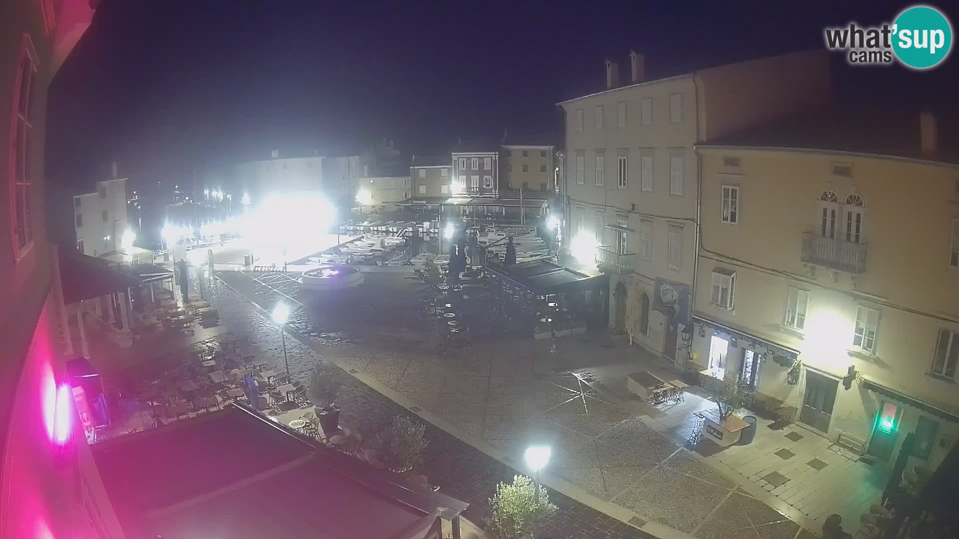 Kamera v ŽIVO Cres mesto – glavni trg in “mandrač” – otok Cres – Hrvaška