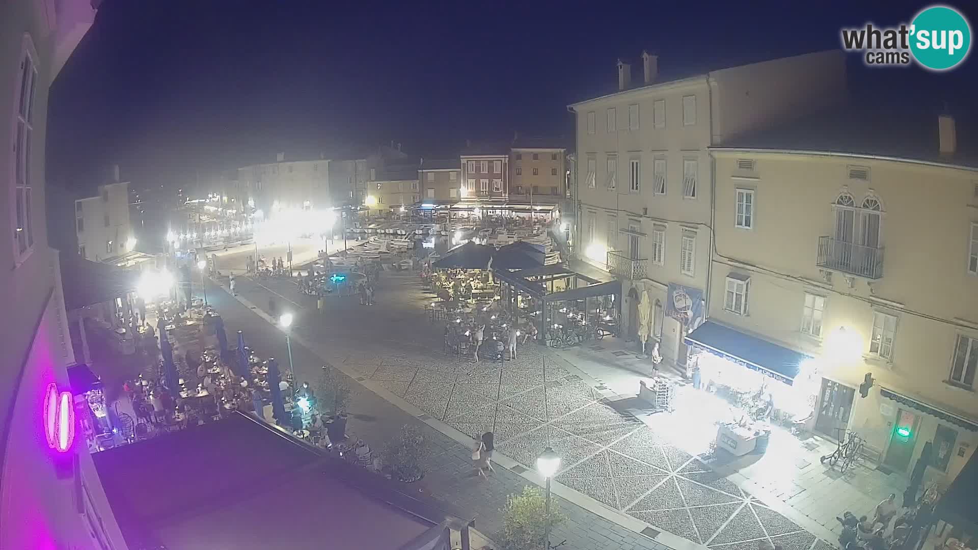Cámara en vivo ciudad de Cres – plaza principal y “mandrač” – isla de Cres – Croacia