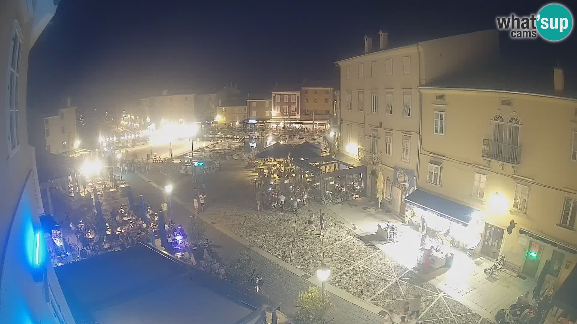LIVE cam Cres city – place principale et “mandrač” – île de Cres – Croatie