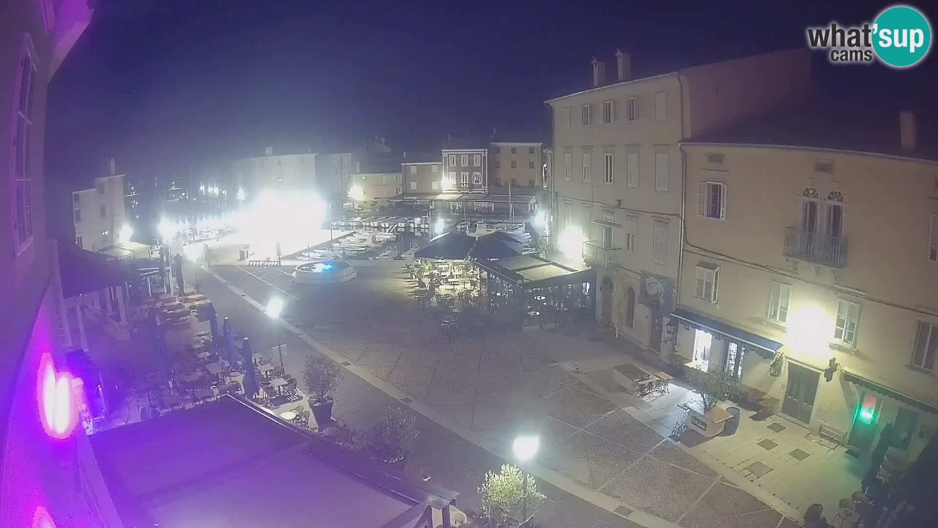 V ŽIVO spletna kamera Cres mesto – glavni trg in “mandrač” – otok Cres – Hrvaška