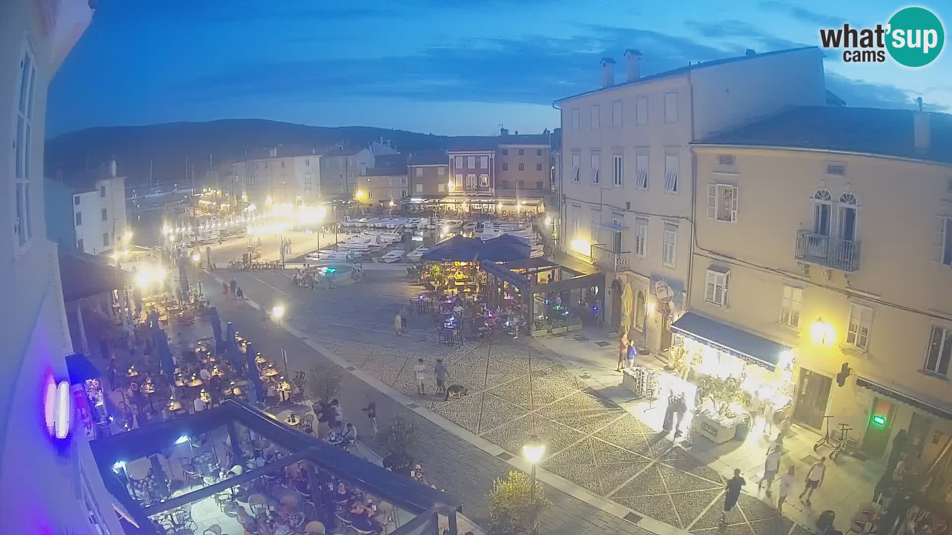 Cámara en vivo ciudad de Cres – plaza principal y “mandrač” – isla de Cres – Croacia