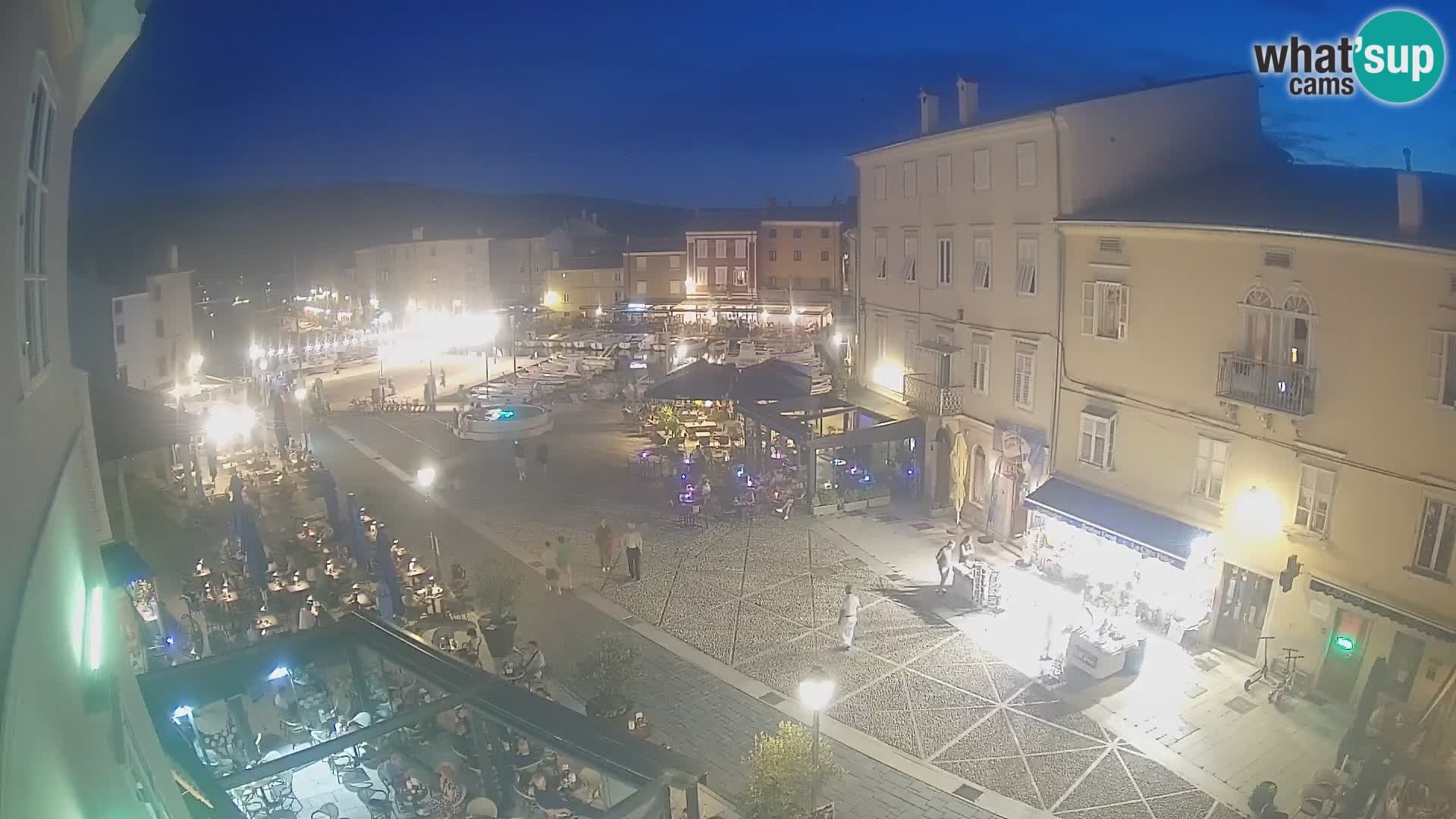 Kamera v ŽIVO Cres mesto – glavni trg in “mandrač” – otok Cres – Hrvaška