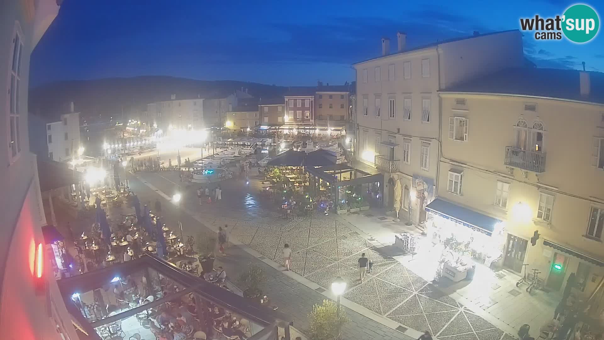 Kamera v ŽIVO Cres mesto – glavni trg in “mandrač” – otok Cres – Hrvaška
