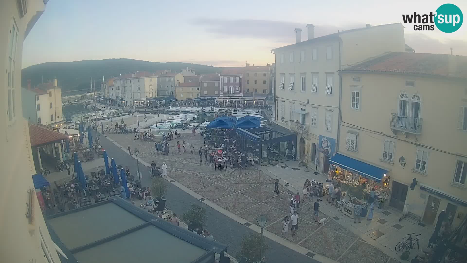 LIVE cam Cres city – place principale et “mandrač” – île de Cres – Croatie