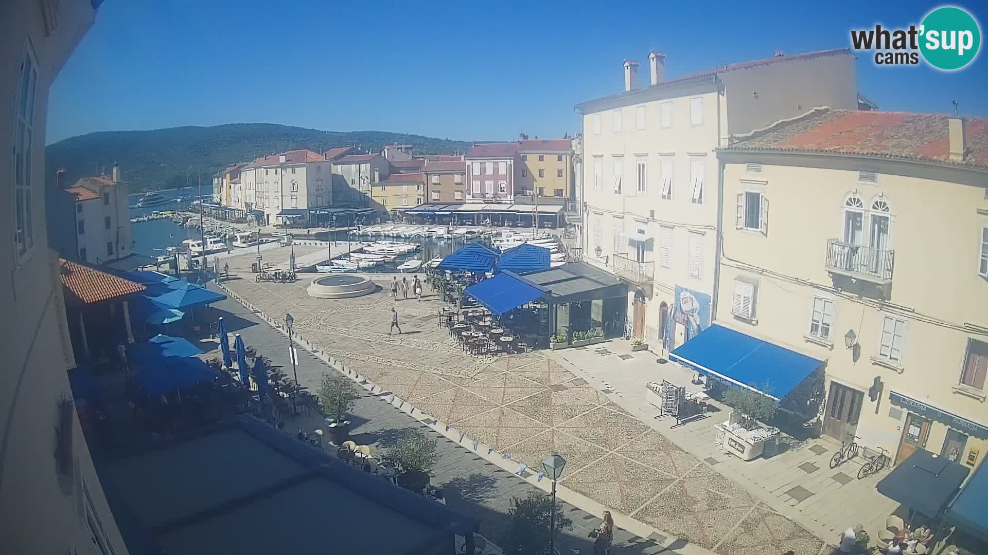 LIVE cam Cres city – place principale et “mandrač” – île de Cres – Croatie