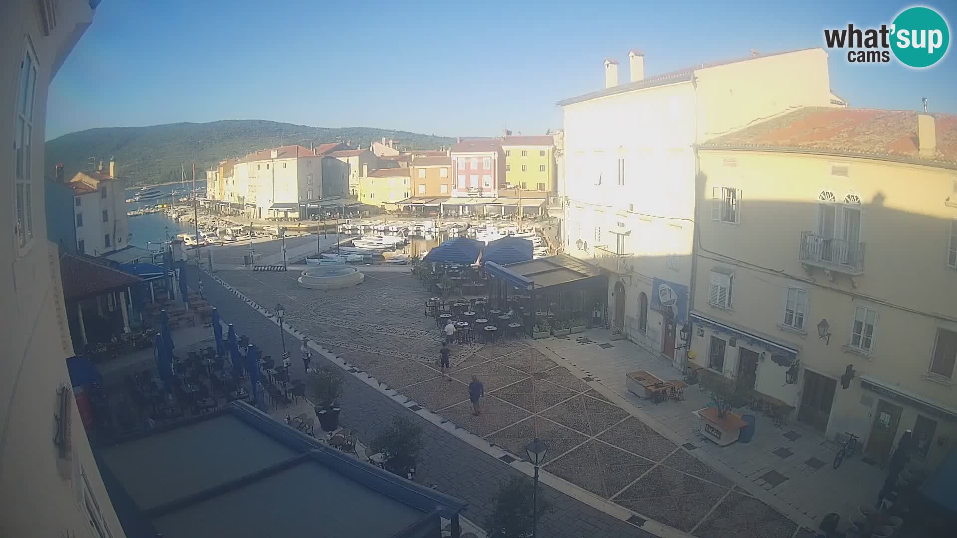 LIVE cam Cres city – place principale et “mandrač” – île de Cres – Croatie