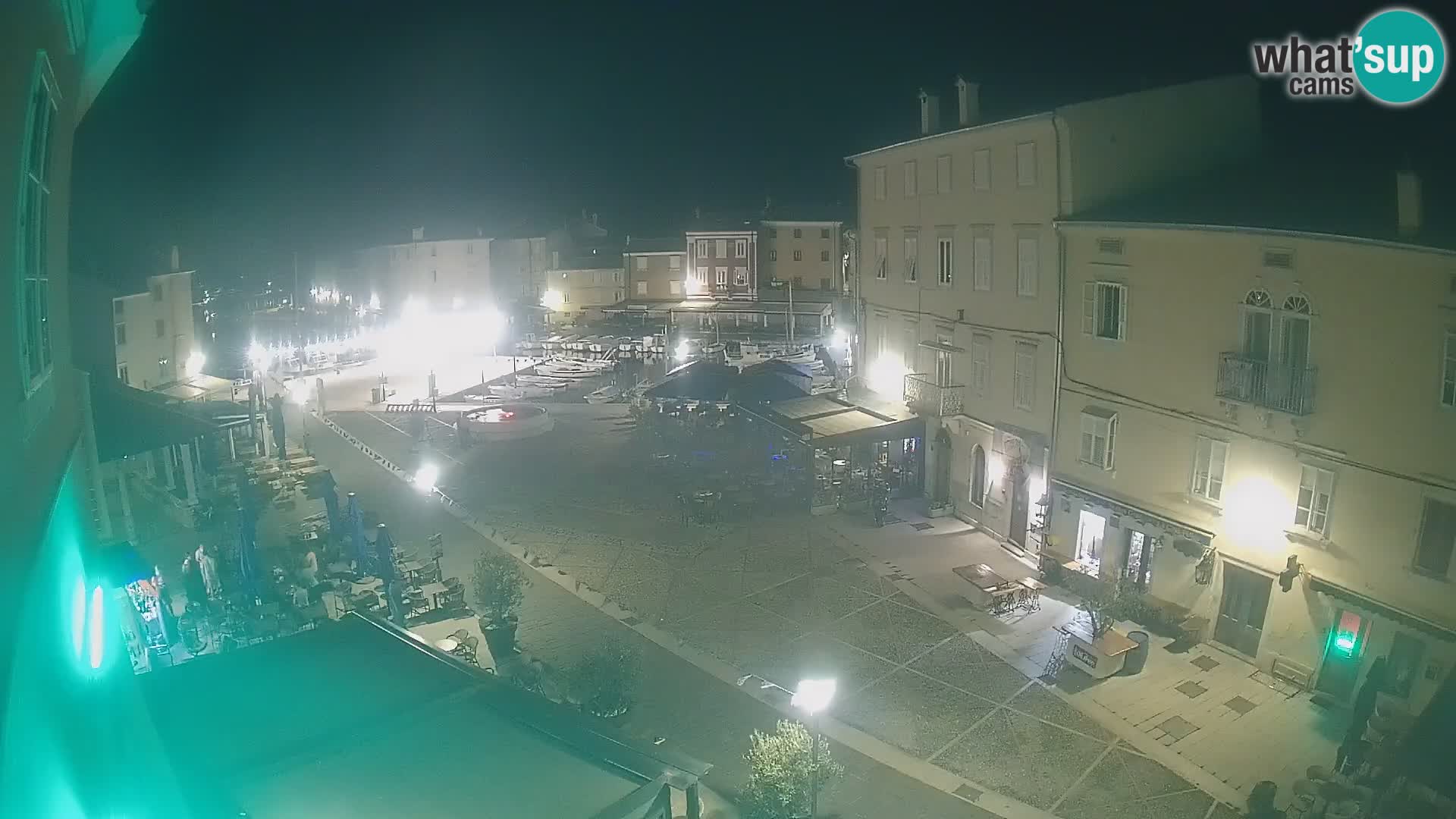 V ŽIVO spletna kamera Cres mesto – glavni trg in “mandrač” – otok Cres – Hrvaška