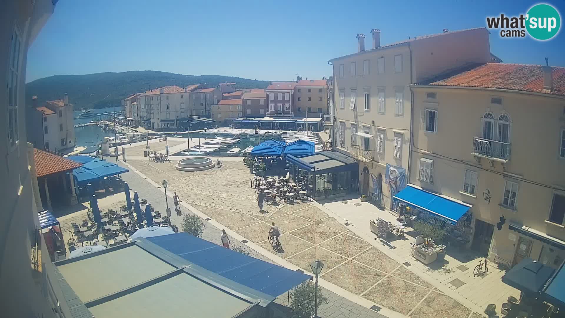Cámara en vivo ciudad de Cres – plaza principal y “mandrač” – isla de Cres – Croacia
