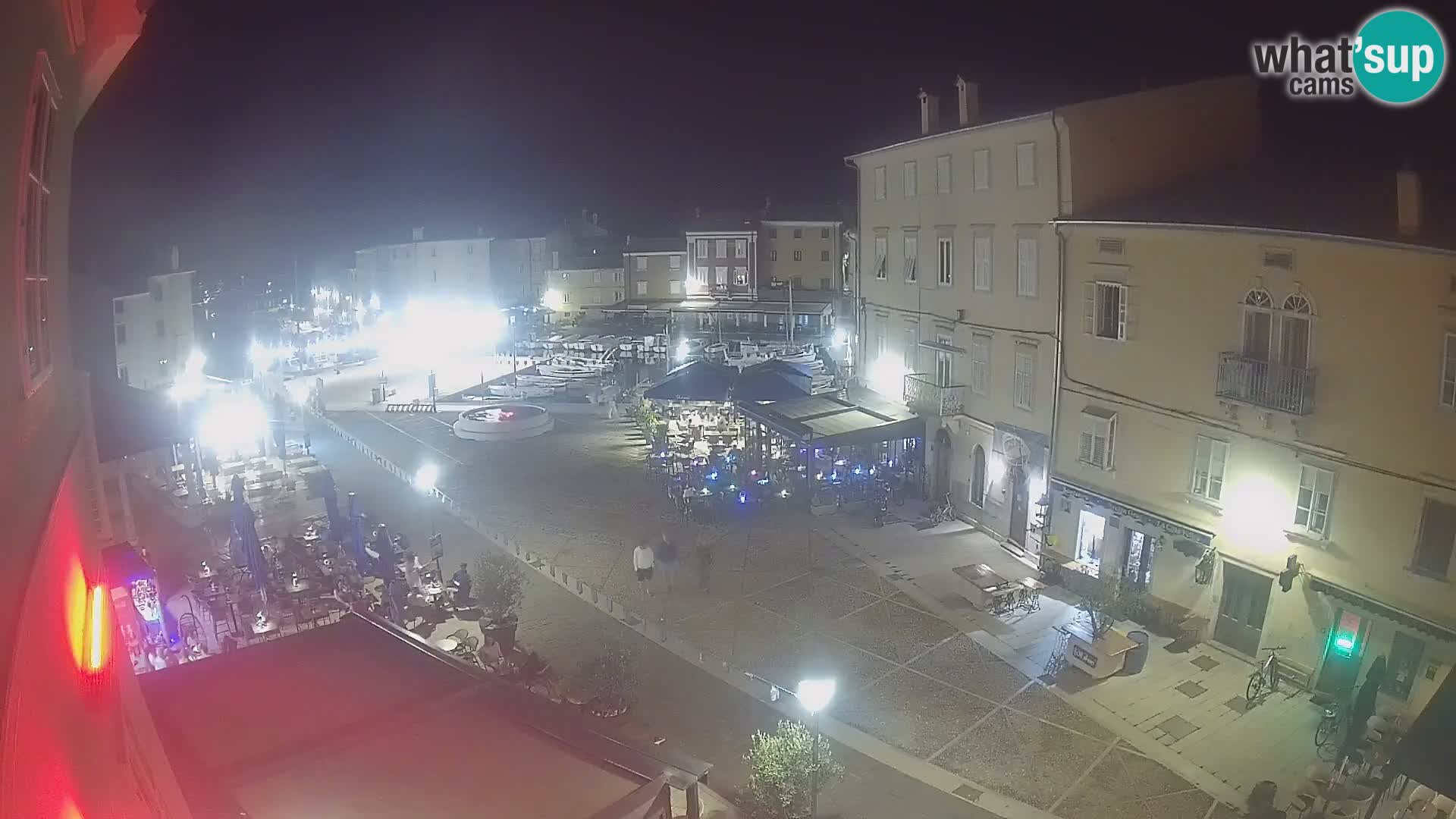 Web kamera Grad Cres – glavni trg i “mandrač” – otok Cres