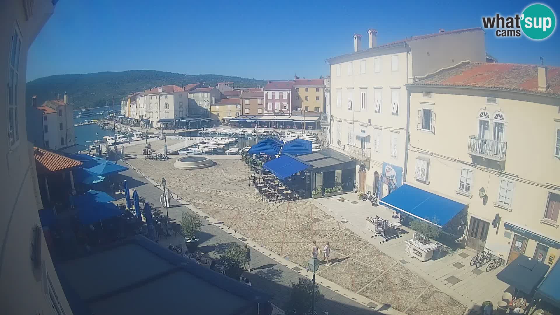 Cámara en vivo ciudad de Cres – plaza principal y “mandrač” – isla de Cres – Croacia