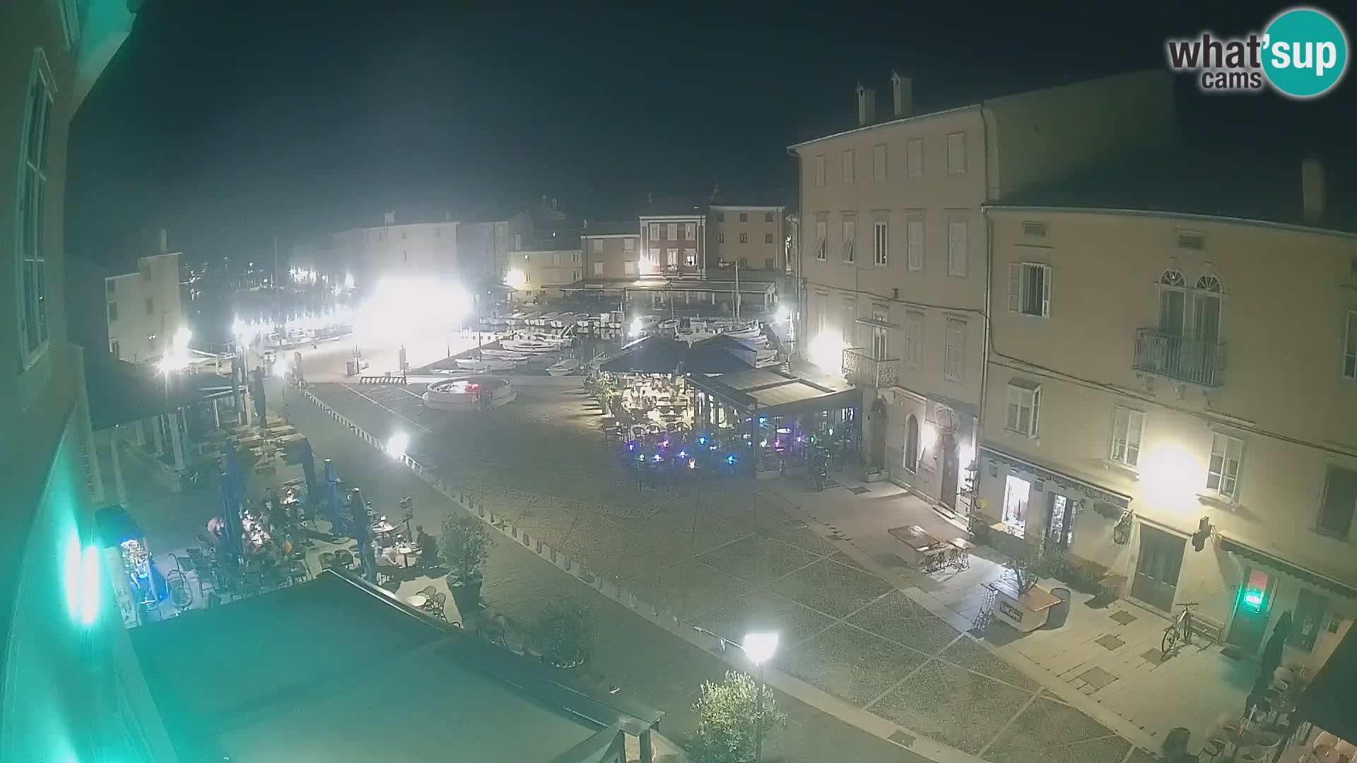 V ŽIVO spletna kamera Cres mesto – glavni trg in “mandrač” – otok Cres – Hrvaška