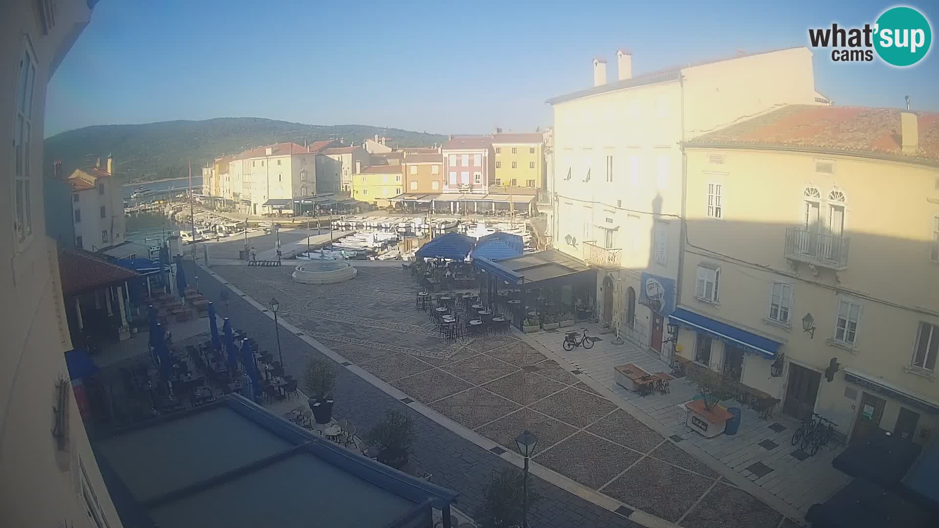 LIVE cam Cres city – main square and “mandrač” – Cres island – Croatia