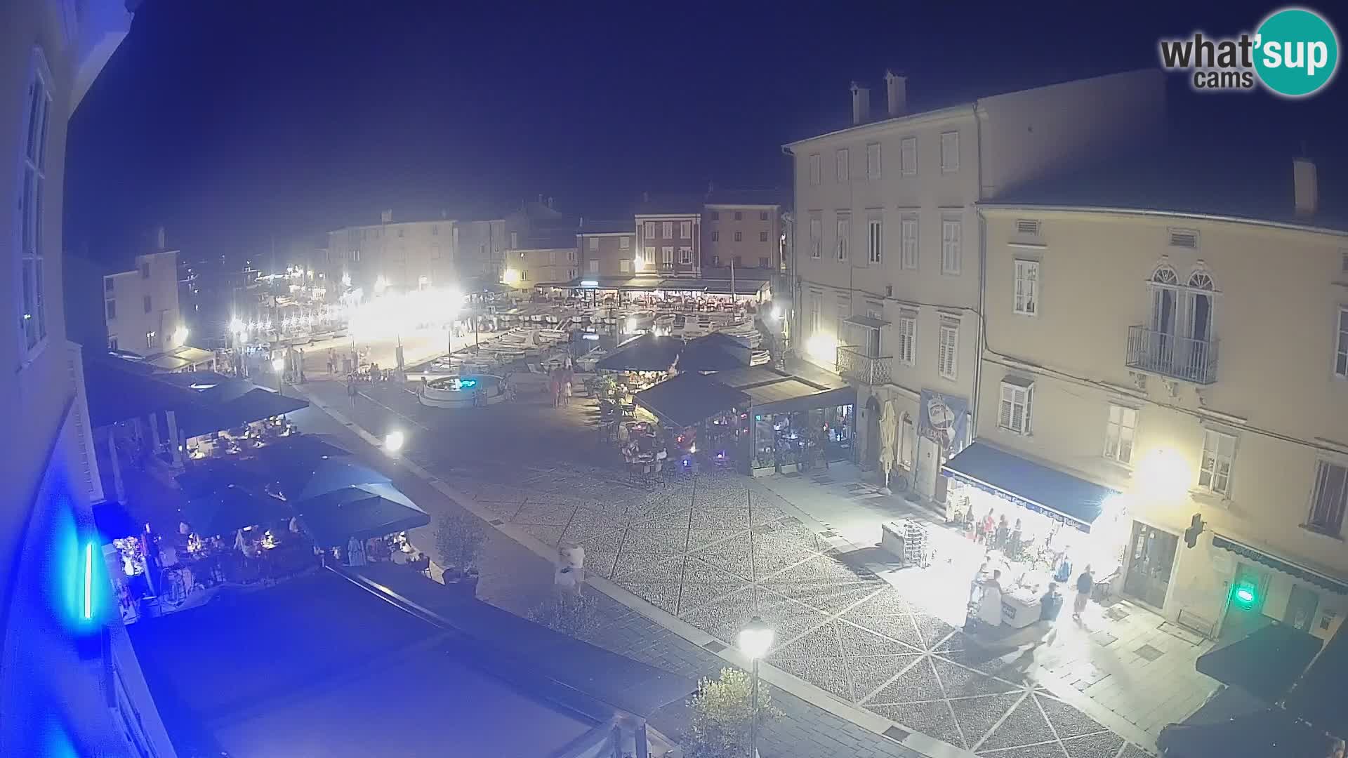 V ŽIVO spletna kamera Cres mesto – glavni trg in “mandrač” – otok Cres – Hrvaška