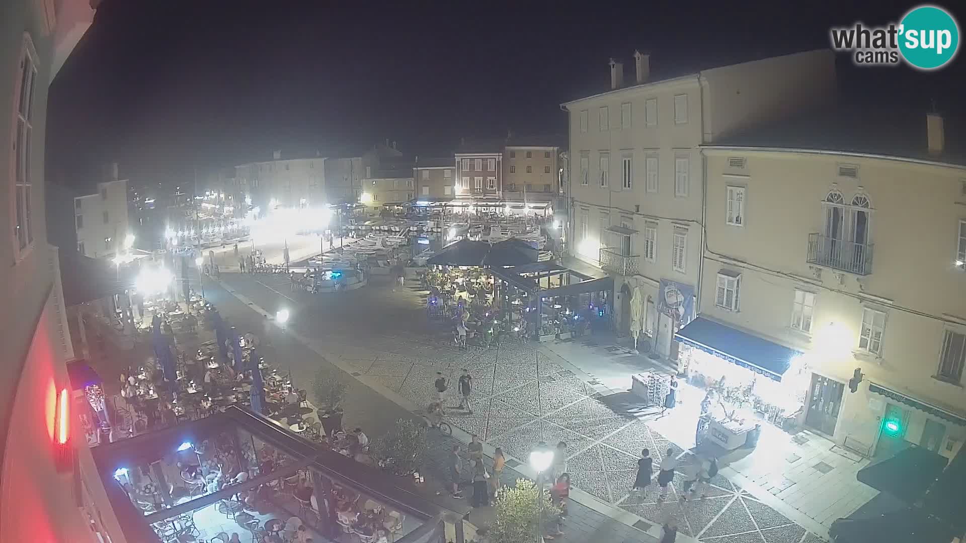 Kamera v ŽIVO Cres mesto – glavni trg in “mandrač” – otok Cres – Hrvaška
