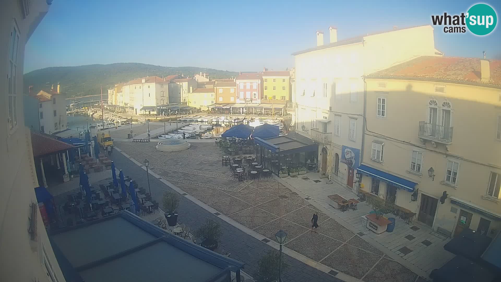 LIVE cam Cres città – piazza principale e “mandrač” – isola di Cherso – Croazia