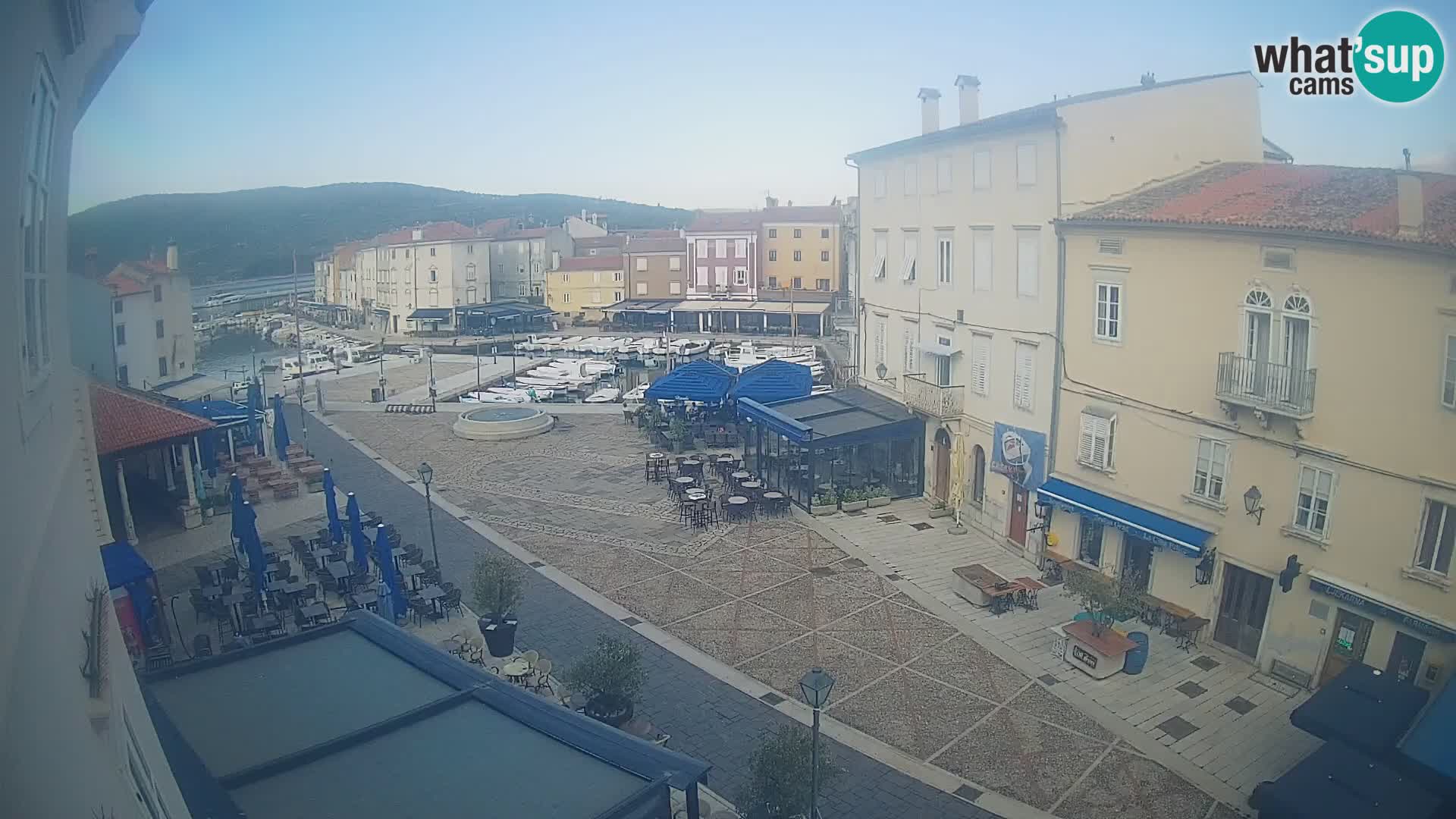 LIVE cam Cres Stadt – Hauptplatz und “mandrač” – Cres Insel – Kroatien