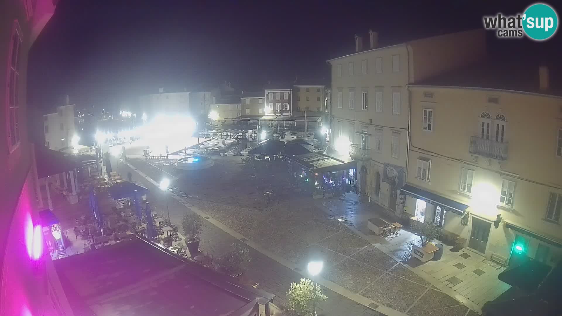 Web kamera Grad Cres – glavni trg i “mandrač” – otok Cres
