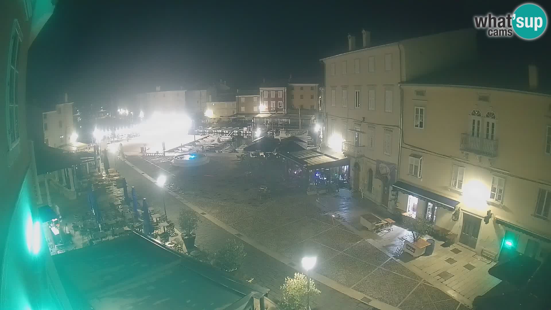 Kamera v ŽIVO Cres mesto – glavni trg in “mandrač” – otok Cres – Hrvaška