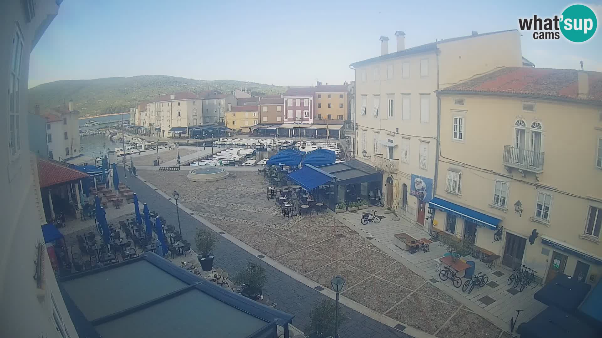 Cámara en vivo ciudad de Cres – plaza principal y “mandrač” – isla de Cres – Croacia
