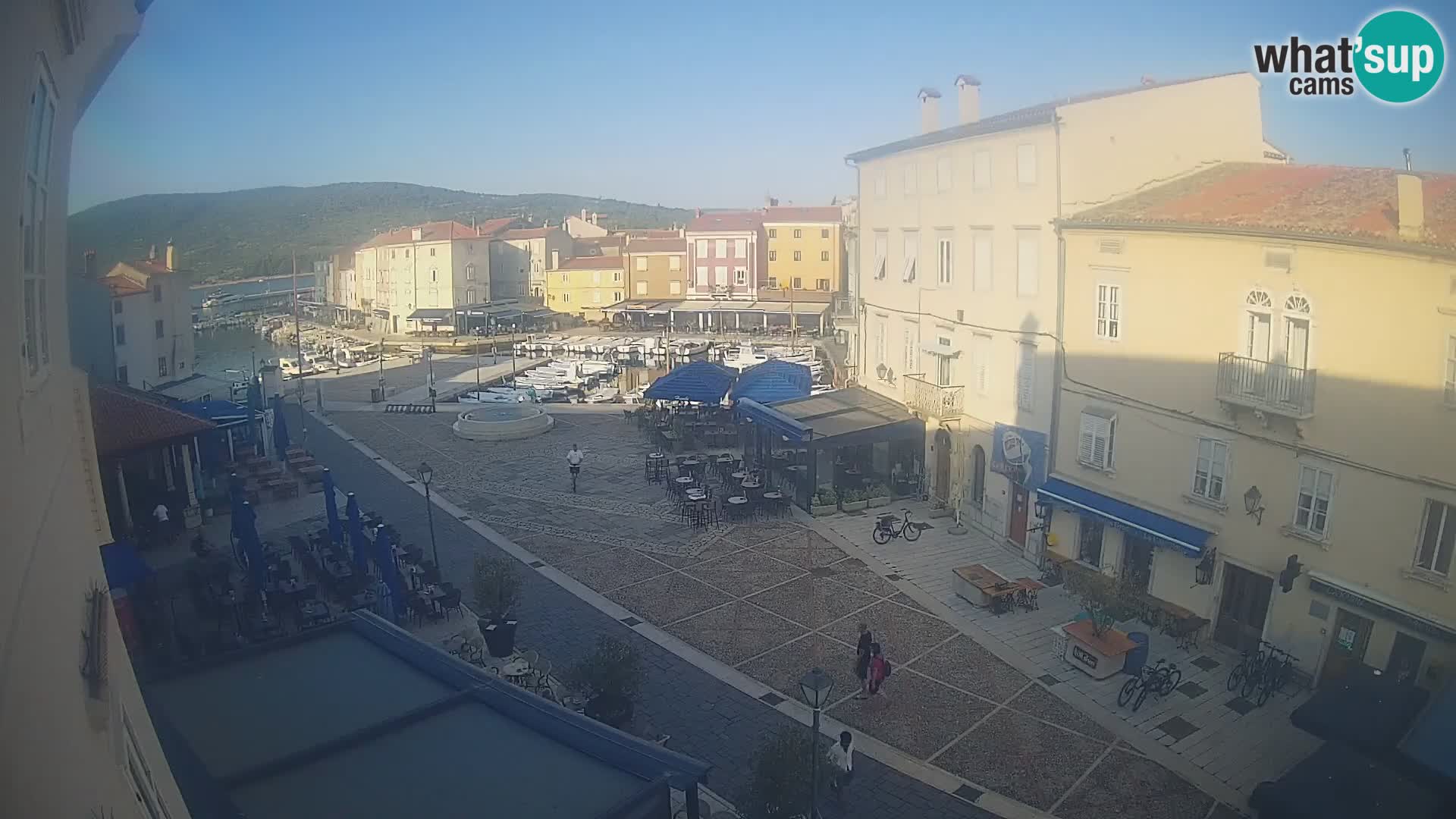 Cámara en vivo ciudad de Cres – plaza principal y “mandrač” – isla de Cres – Croacia