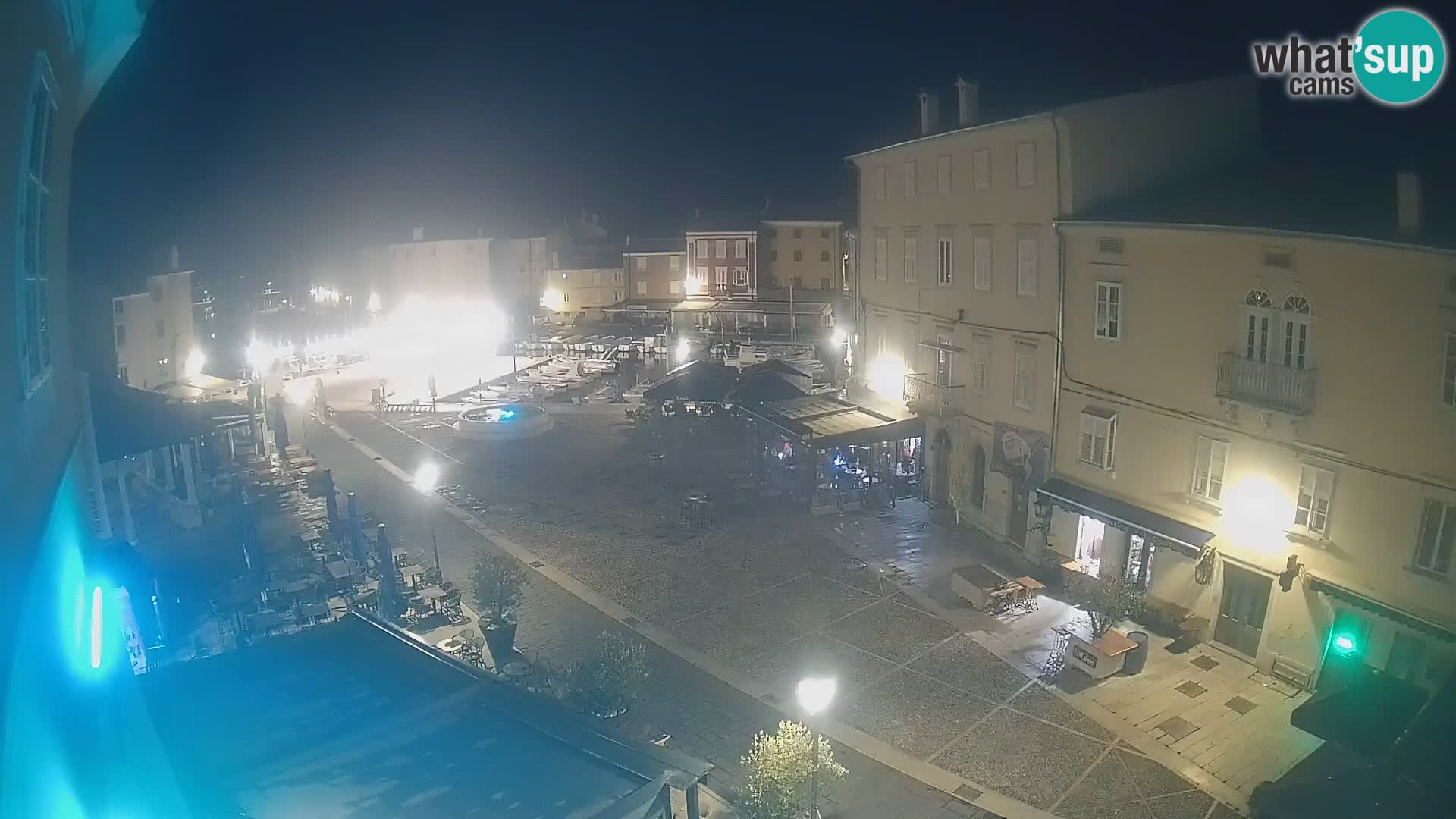 Kamera v ŽIVO Cres mesto – glavni trg in “mandrač” – otok Cres – Hrvaška