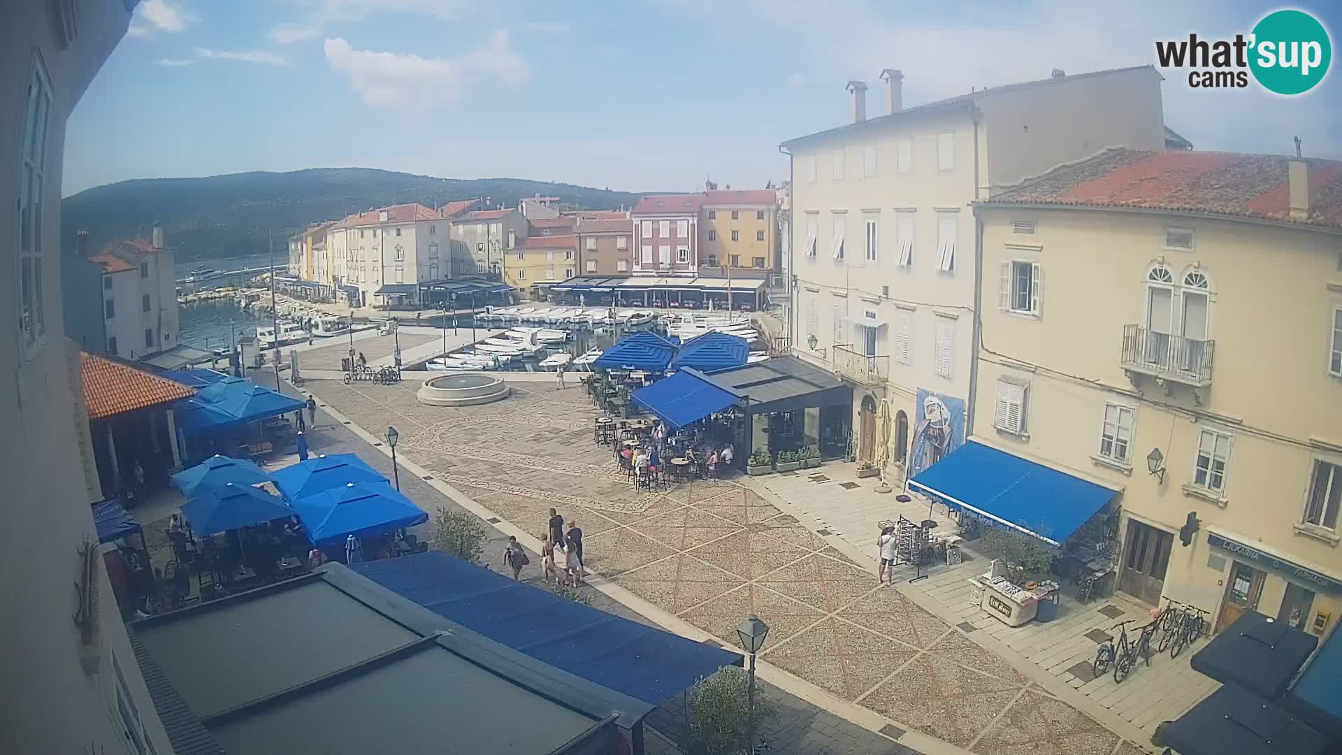 Kamera v ŽIVO Cres mesto – glavni trg in “mandrač” – otok Cres – Hrvaška