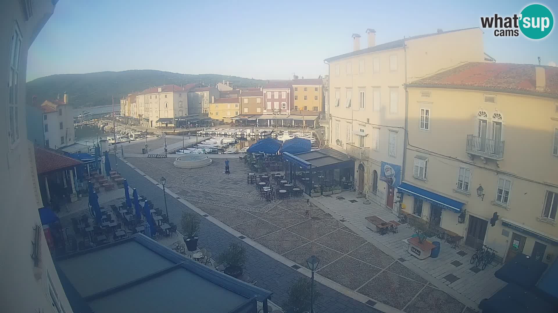 LIVE cam Cres Stadt – Hauptplatz und “mandrač” – Cres Insel – Kroatien